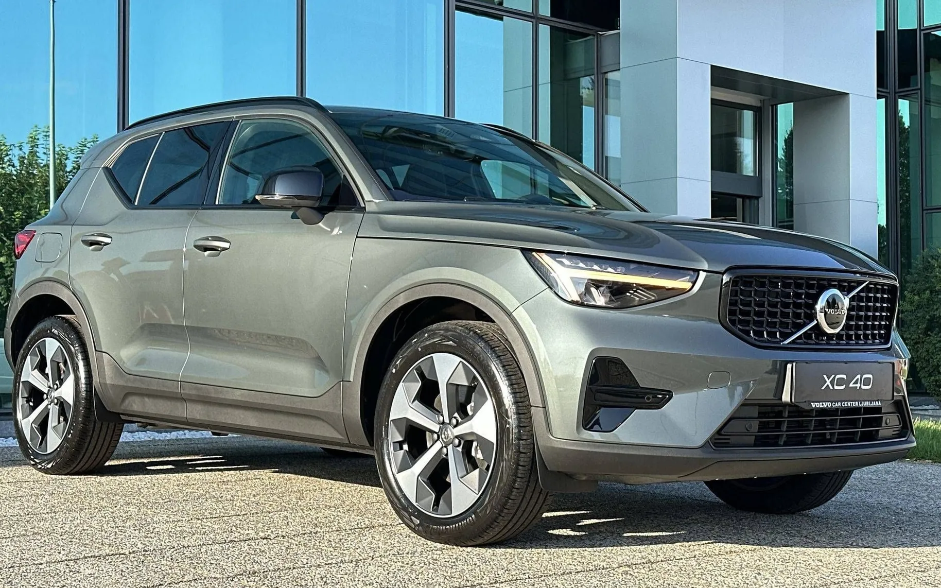 Zunanja slika - Volvo XC40 - B3 P Plus Dark AT DCT... - 3