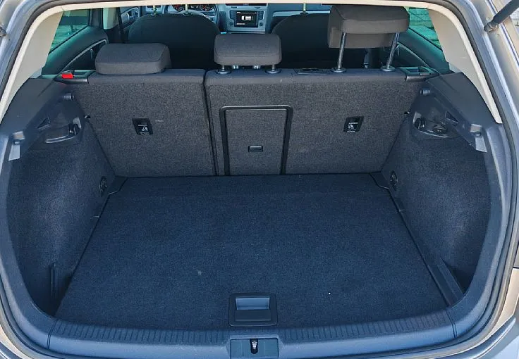 Zunanja slika - Volkswagen Golf - 1.2 TSI BMT Comfortline R-Line 1 lastnik - 7