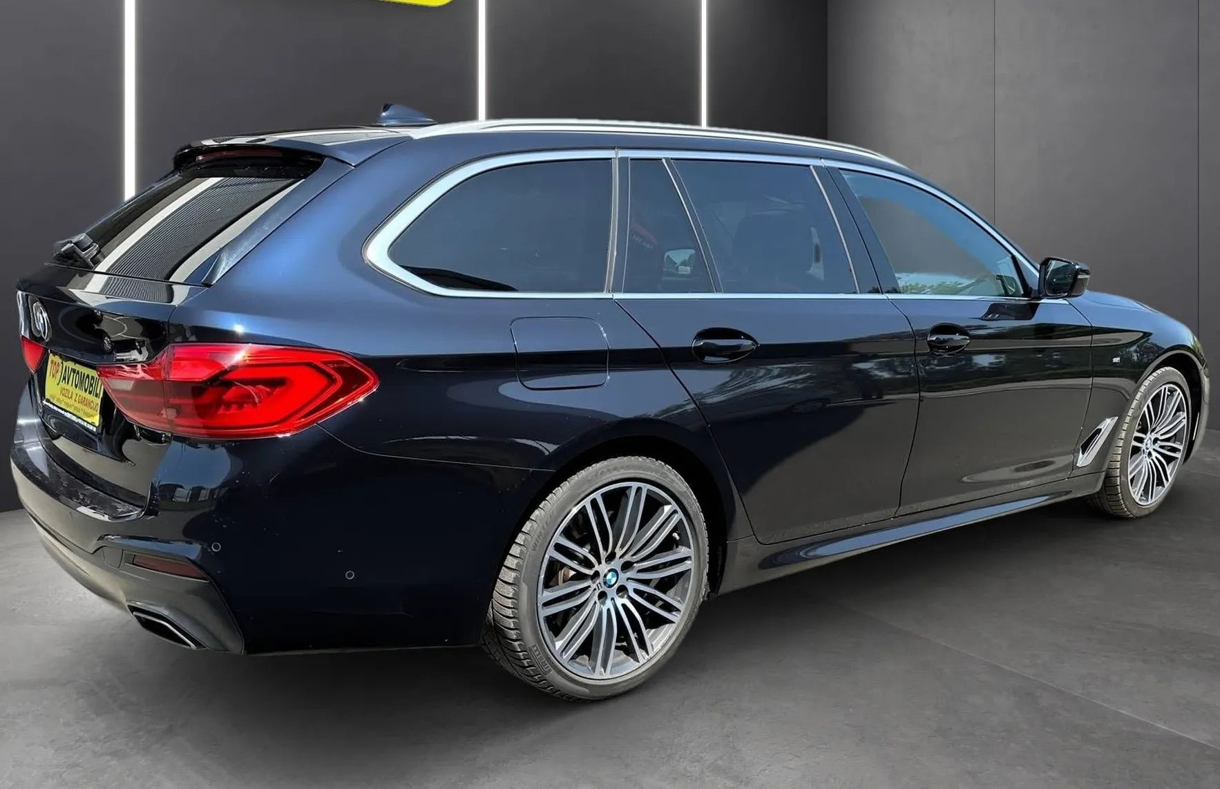 Zunanja slika - BMW Serija 5 - Touring: 530d M PAKET LED NAVI PDC KAMERA PANO RADAR TOP - 9
