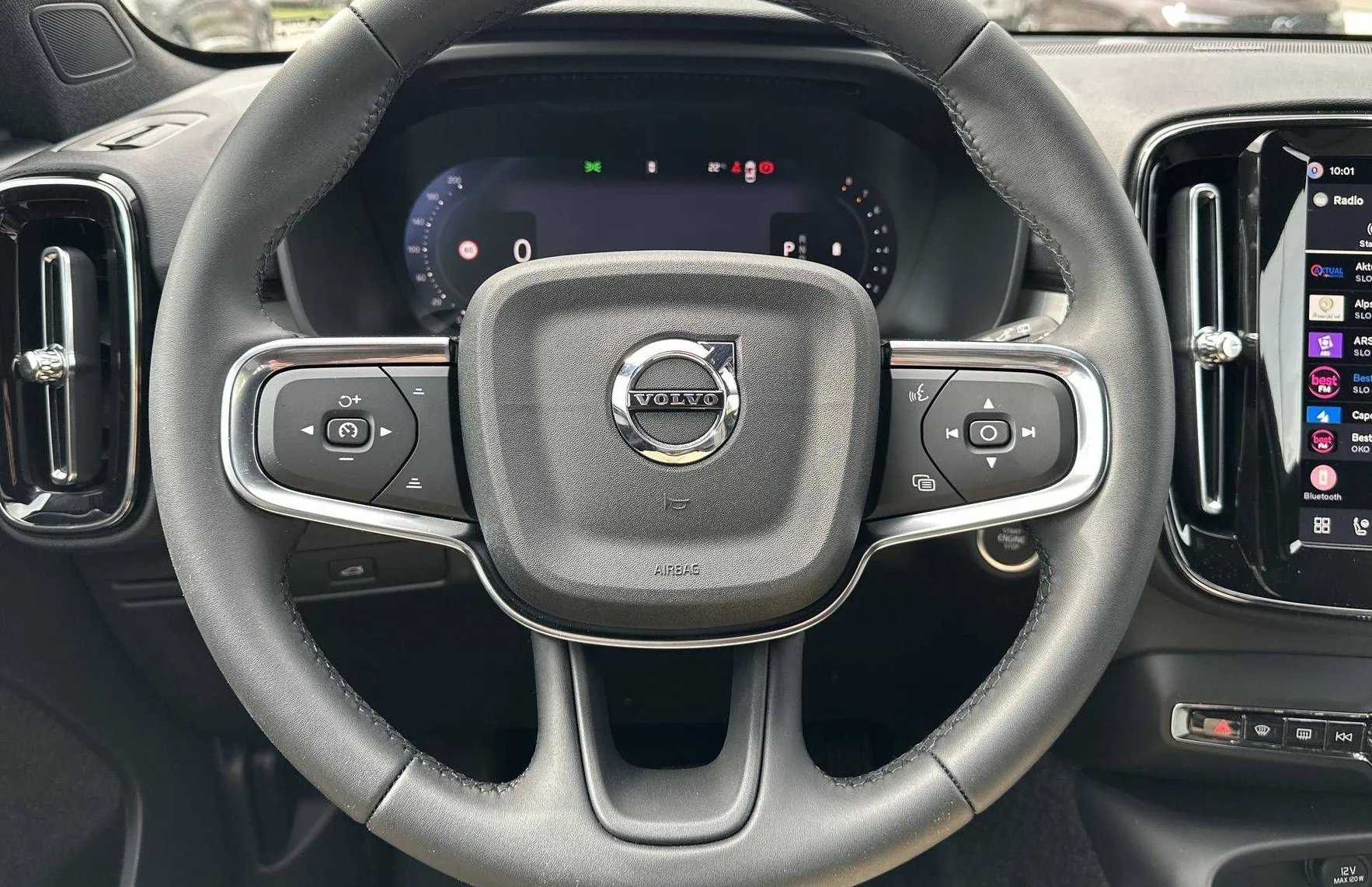 Zunanja slika - Volvo XC40 - B3P Plus Dark Avt - 13