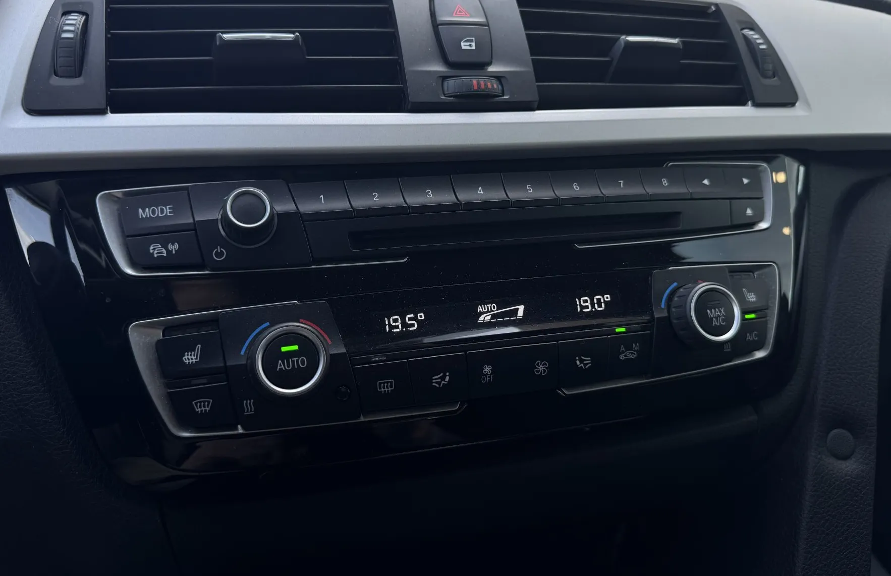 Zunanja slika - BMW Serija 3 - Touring: 318d AUT alu-pdc-navi-acc-gretje sedežev-servis - 11