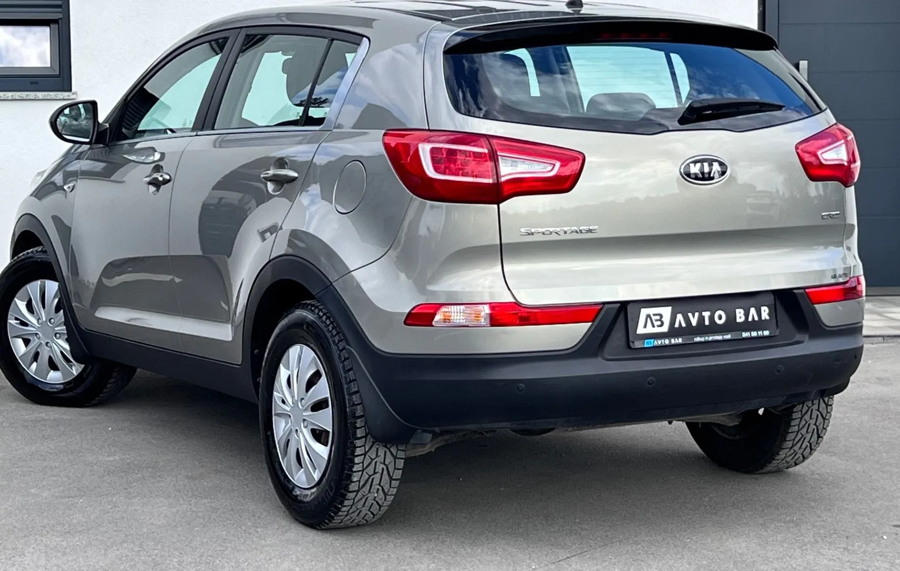 Zunanja slika - KIA Sportage - 1.7 CRDi+SLO - 8
