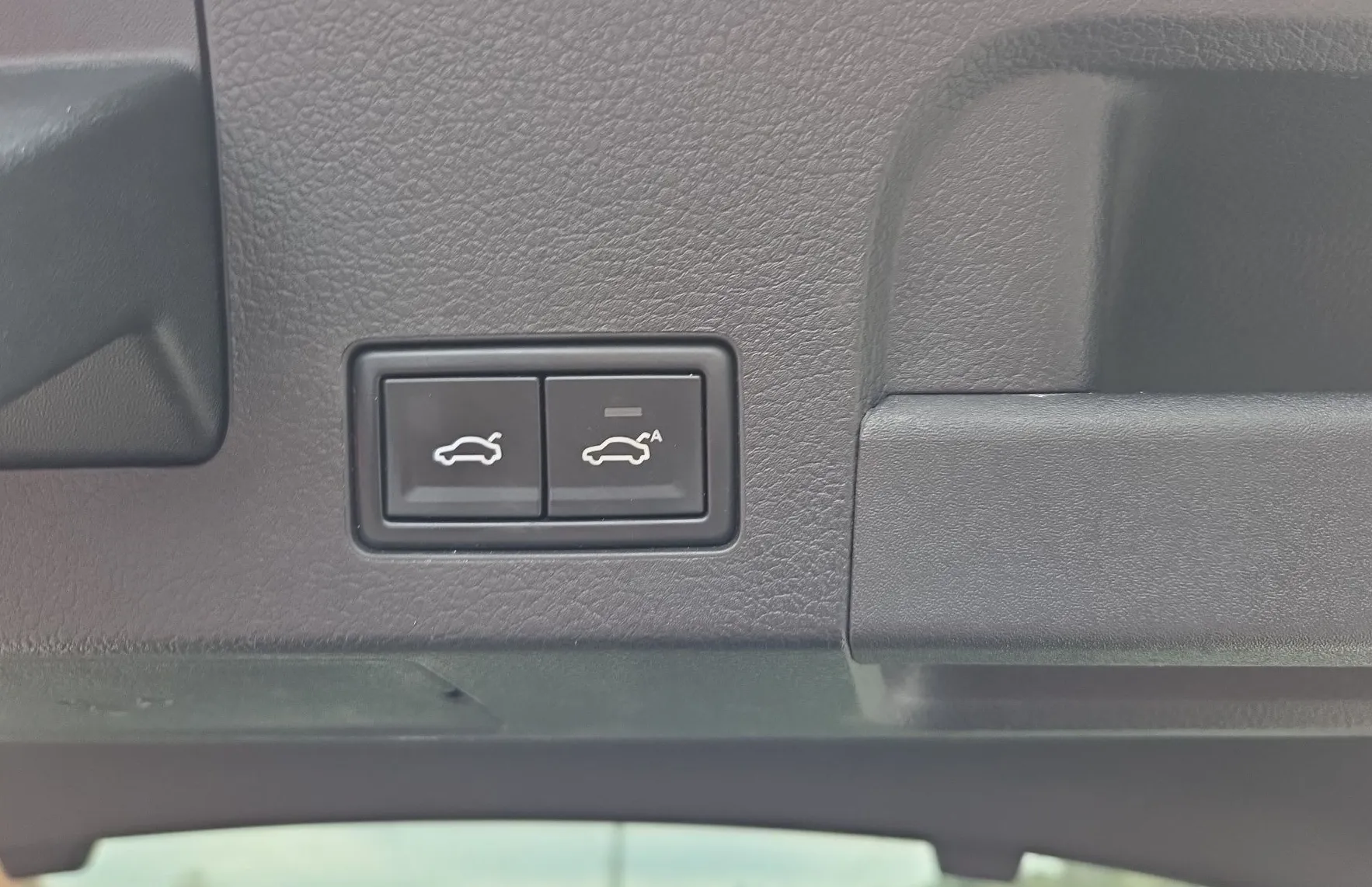 Zunanja slika - VW Arteon - 2.0 TSI avt. 140kW R-Line rezerviran - 13