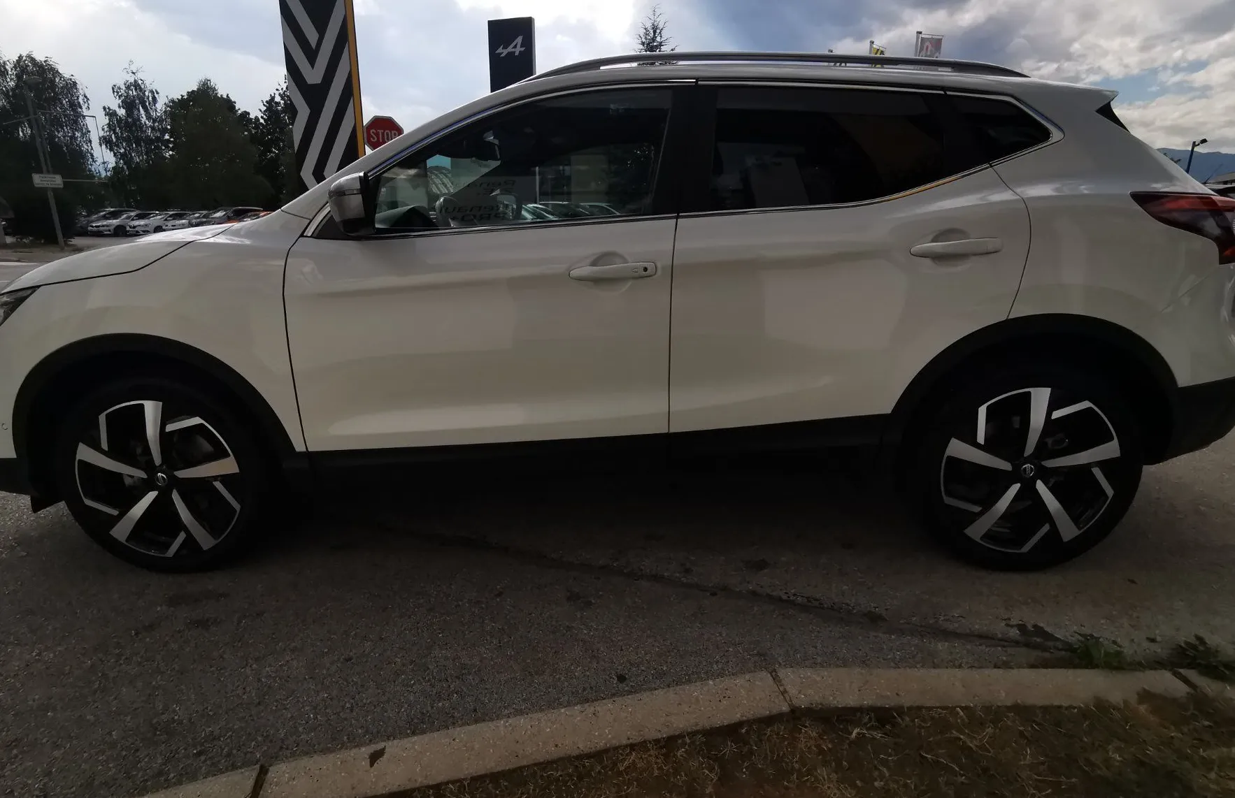 Zunanja slika - Nissan Qashqai - DIG-T 115 Xtronic Tekna Plus - 4