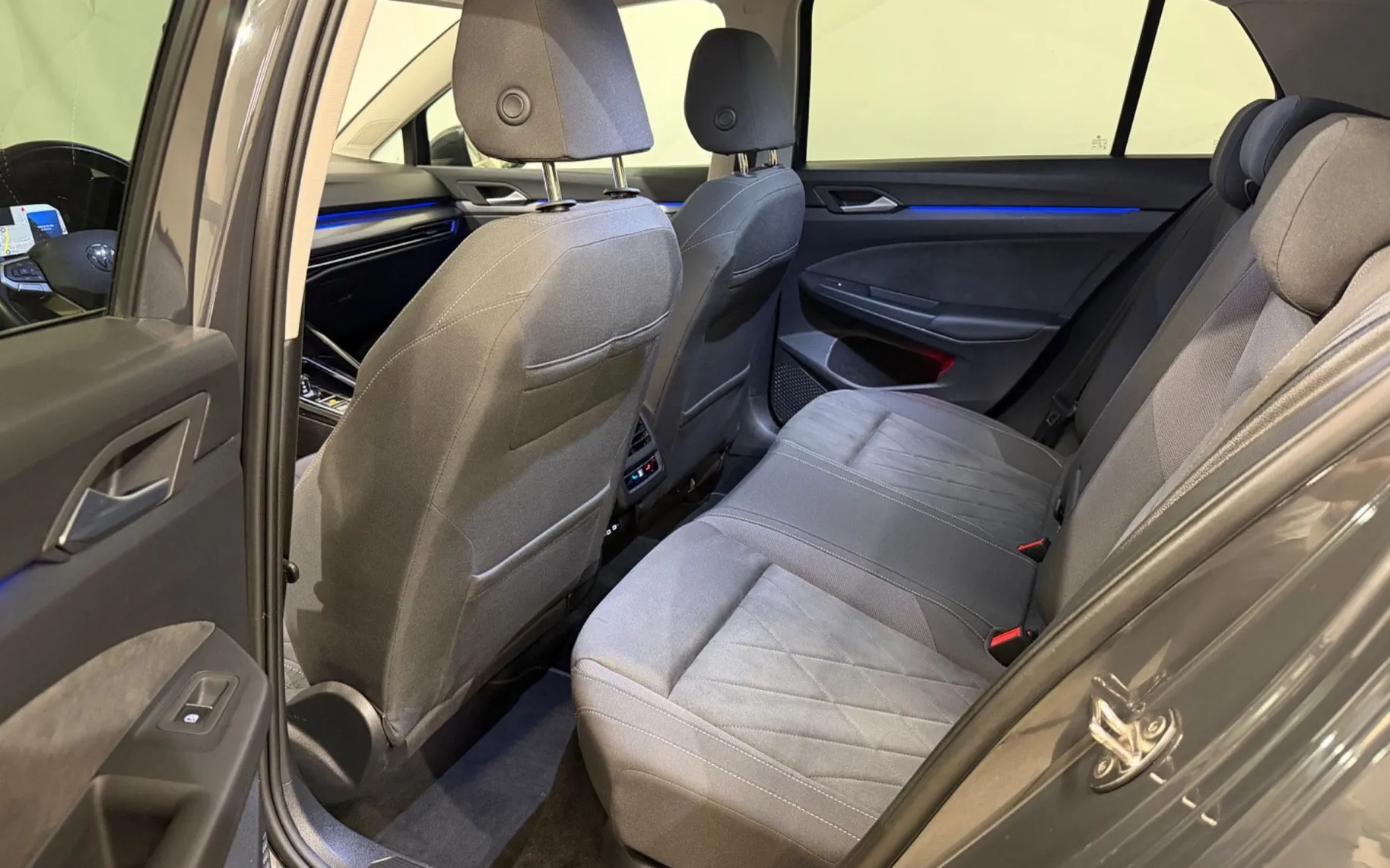 Notranja slika - Volkswagen Golf - 2.0 TDI-STYLE-VIRTUAL-IQ-ACC-KAMERA-NAVI-MEMORY - 12
