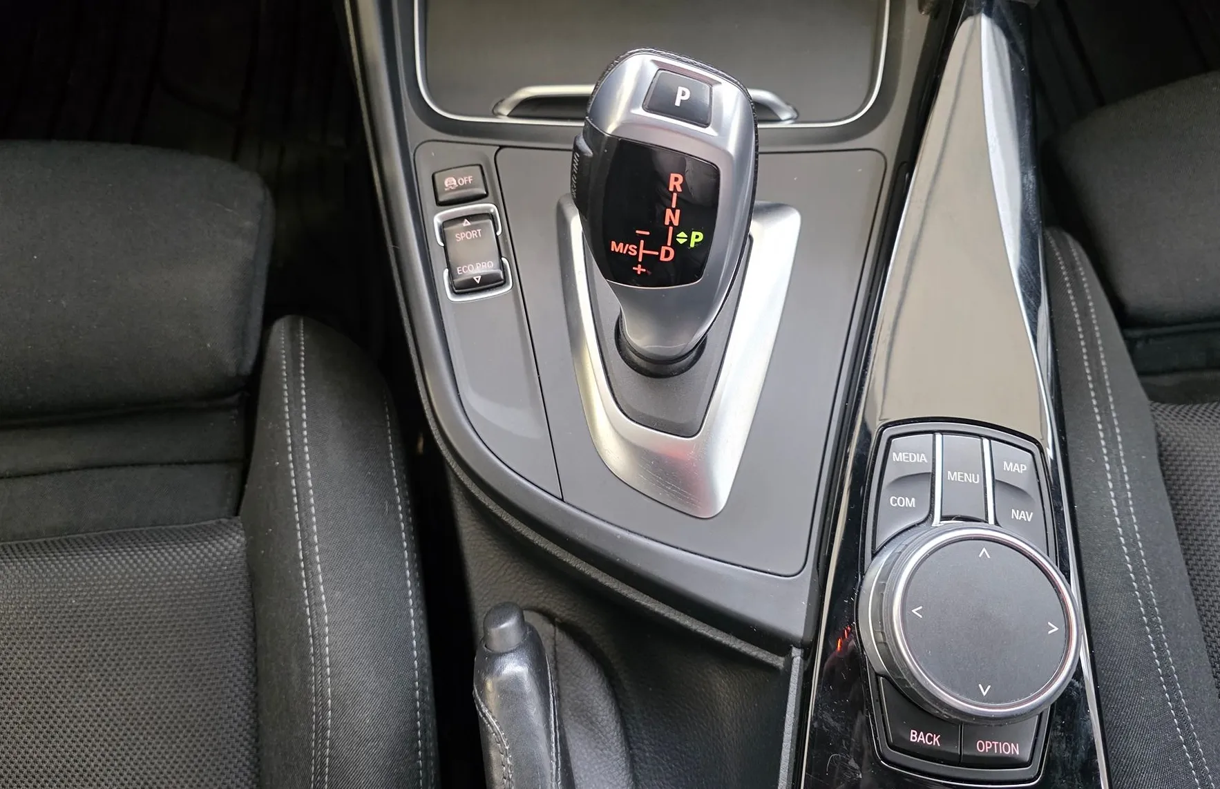 Zunanja slika - BMW Serija 3 - : 330i xDrive Sport Line- LED - VEL.NAVI - AMBI -PDC - 13