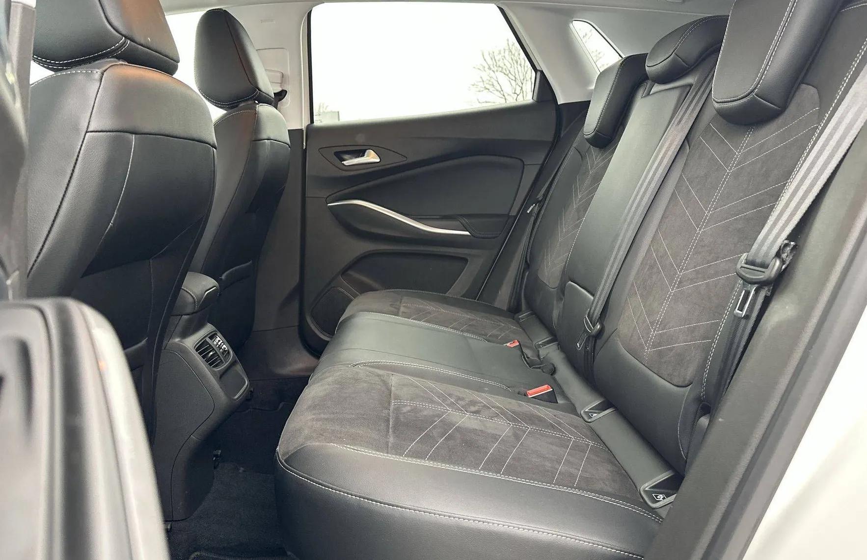 Zunanja slika - Opel Grandland X - 1.5 D AUT ULTIMATE ACC MRTVI KOT GRETJE SED+VOLAN - 10