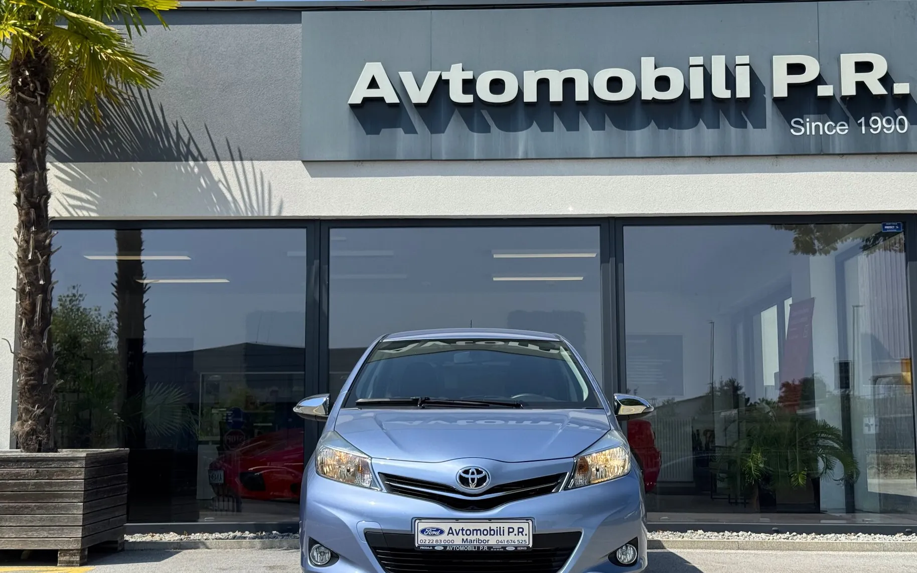 Zunanja slika - Toyota Yaris - 1.33 VVT-i Luna SLO 6 PRESTAV 2 KOMPLETA PLATIŠČ - 2