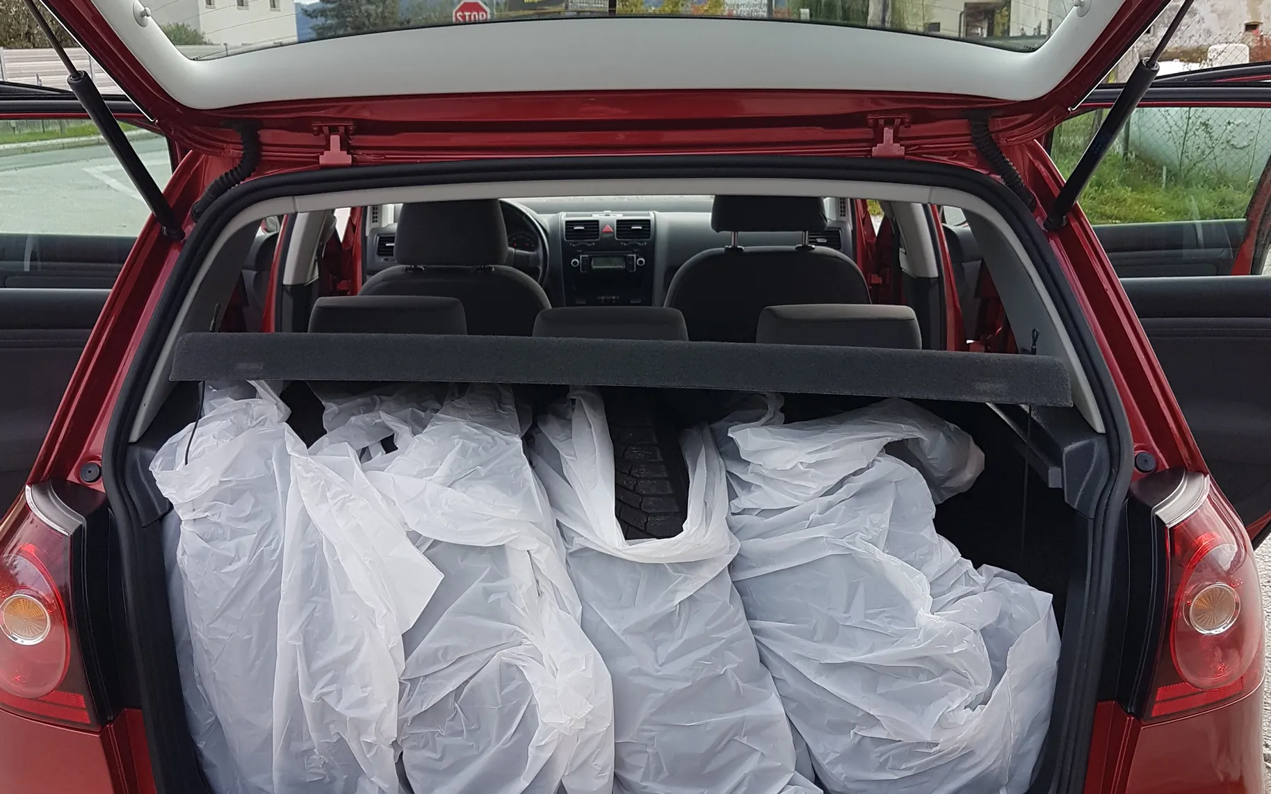 Zunanja slika - Volkswagen Golf - Edition 1.6 - SLO - 1. LASTNIK - 4