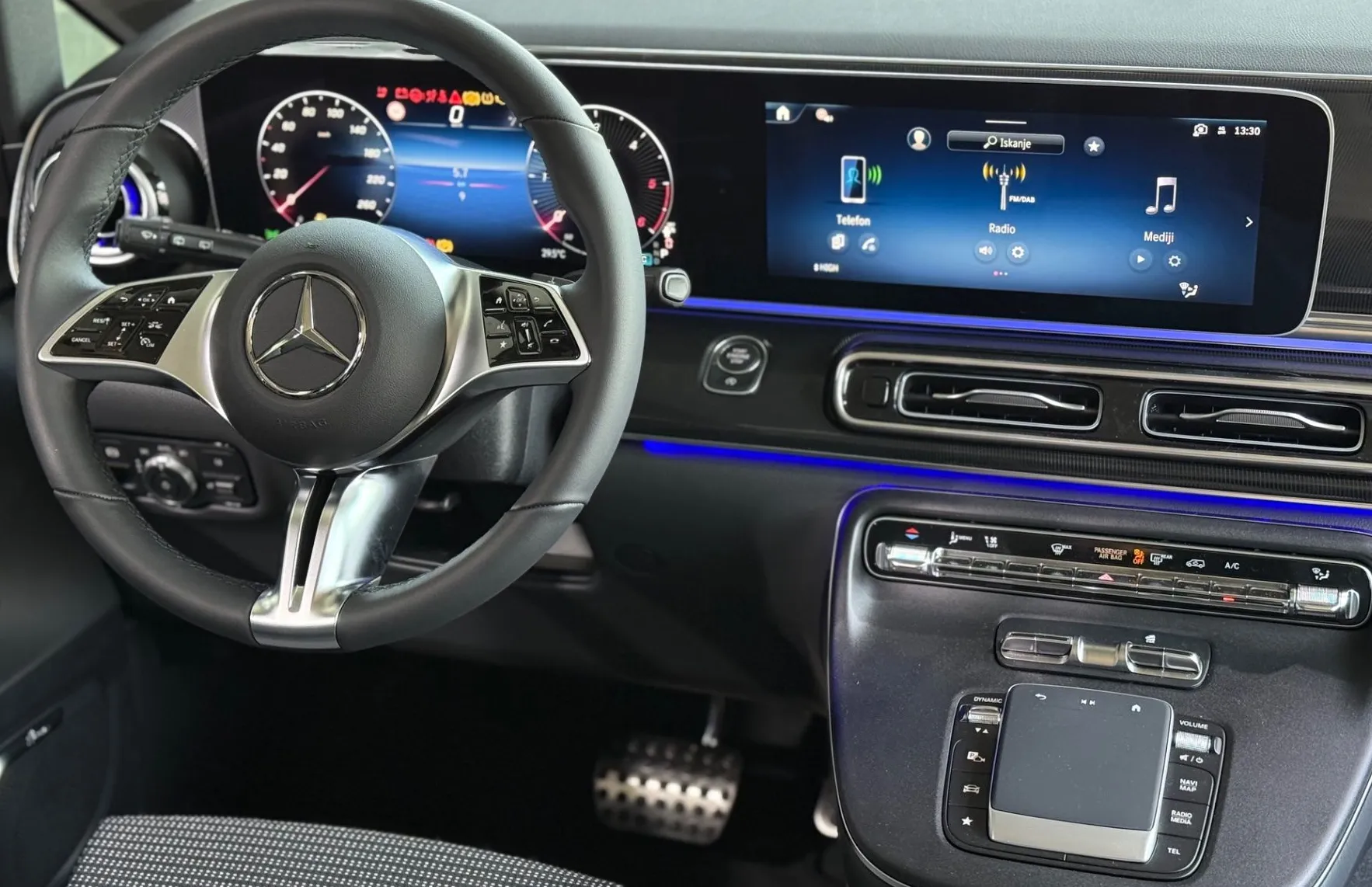 Zunanja slika - Mercedes-Benz V-Razred - 300d 4MATIC STYLE dolgi - 15