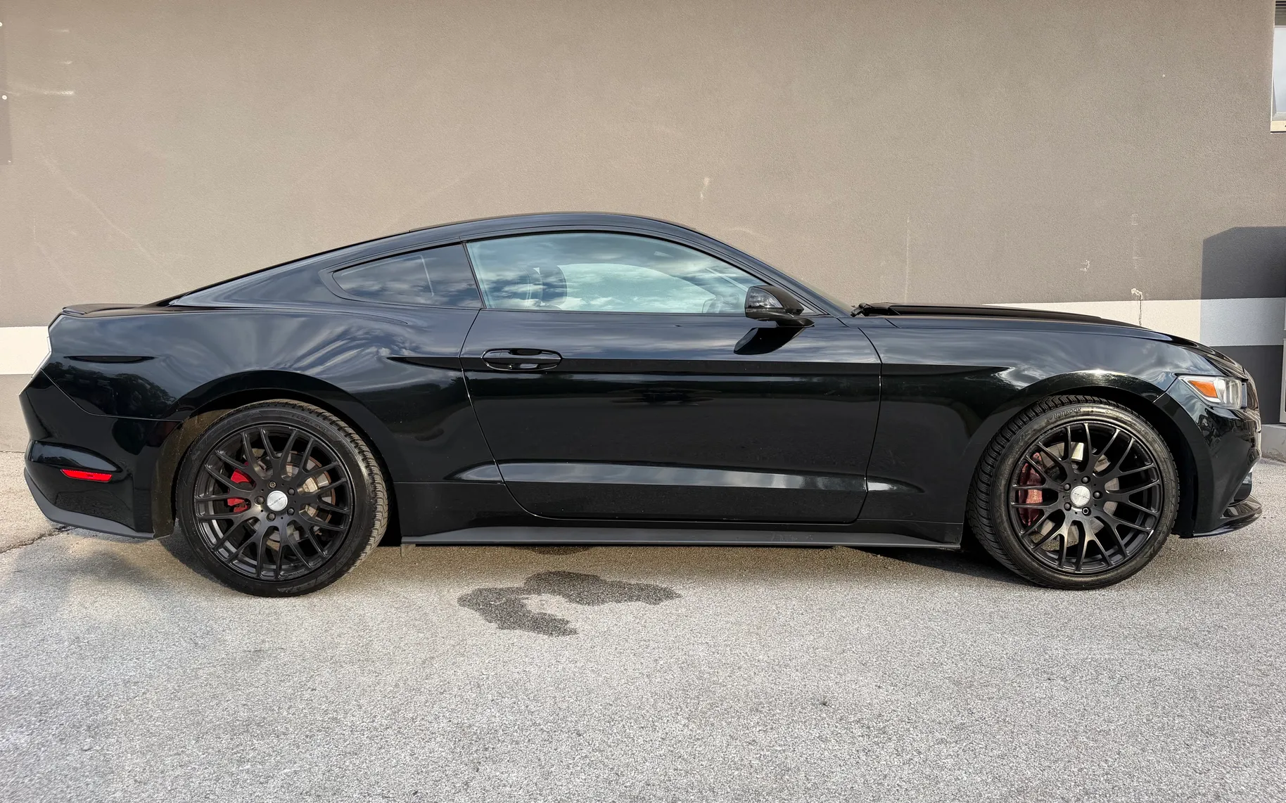 Zunanja slika - Ford Mustang - 2.3 EcoBoost 2.LASTNIK ACC HLAJENJE SED. ALU 19 - 5