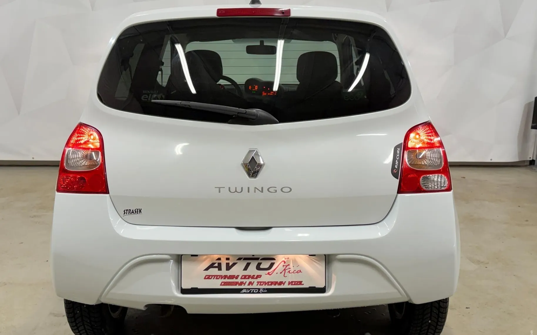Notranja slika - Renault Twingo - Rip Curl 1.2-KLIMA-SLOVENSKI-SERV4SNA-KNJ-TRAJNIK - 8