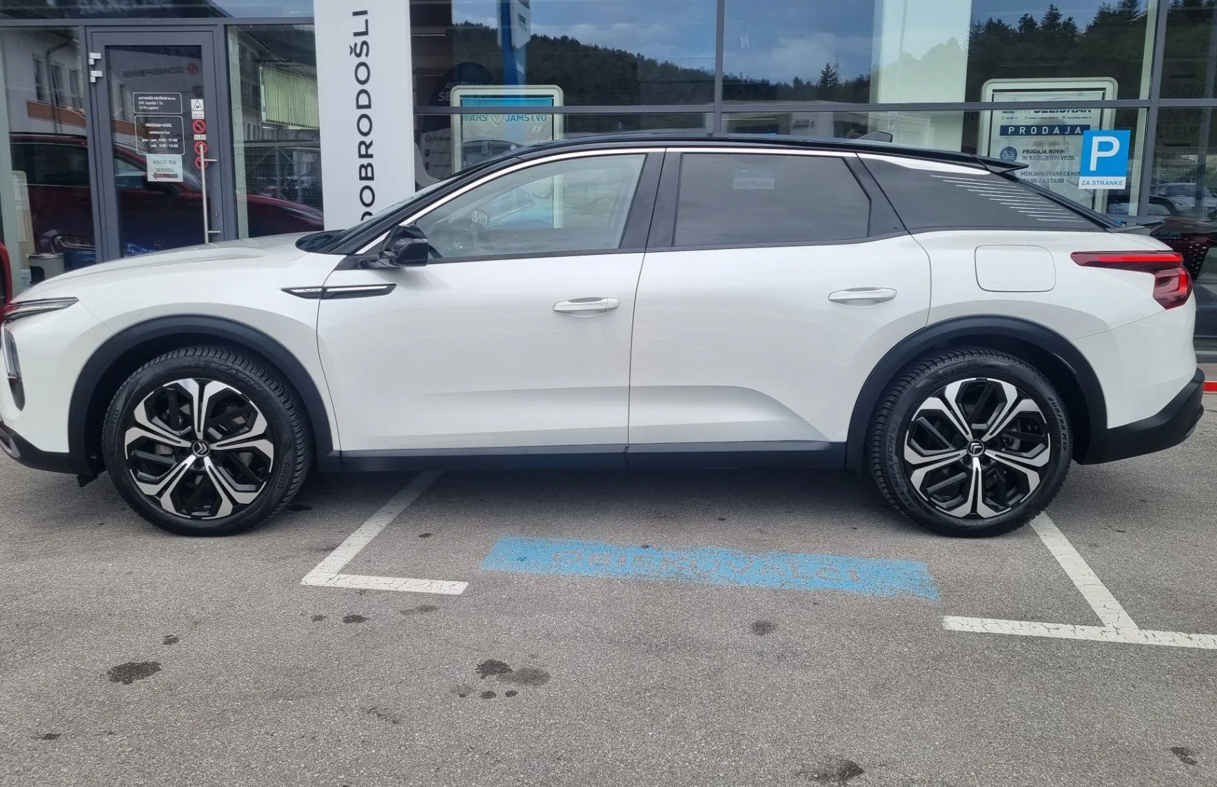 Zunanja slika - Citroën C5 X - 1.6 PHEV SHINE PACK - POTRJENA SERVISNA - ODLIČEN - 5