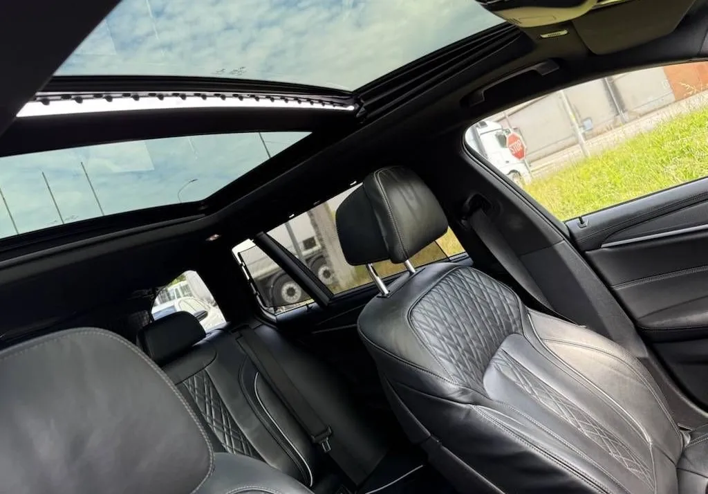 Notranja slika - BMW serija 5 Touring: - 530e xDrive M VELIKO OPREME - 7