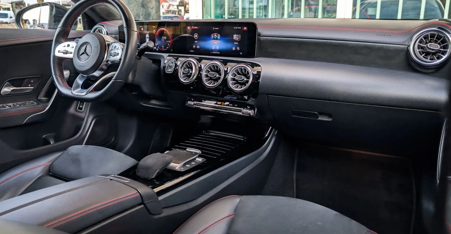 Zunanja slika - Mercedes-Benz CLA-Razred - CLA Shooting Brake CLA 200 AMGLine LED kamera Ambient. Keyless - 20