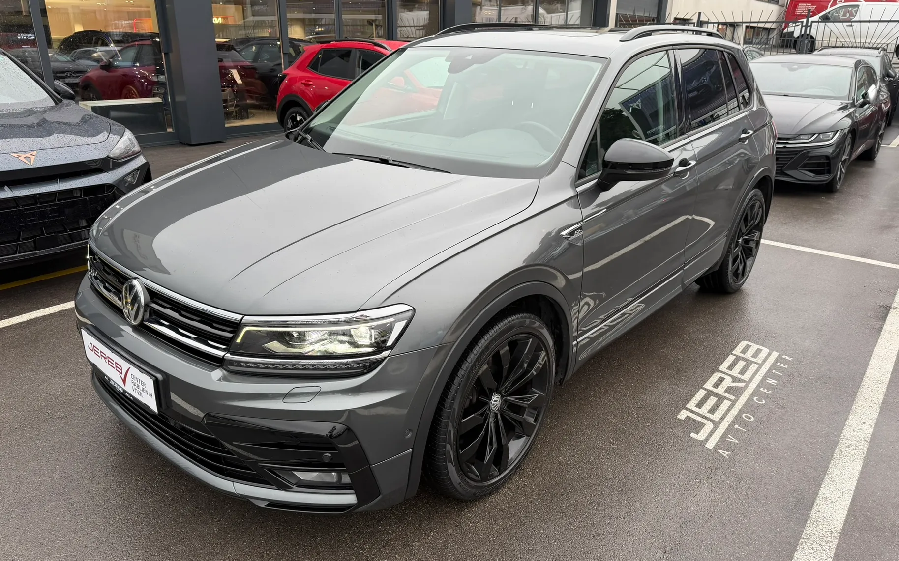Zunanja slika - Volkswagen Tiguan - 2.0 TSI 4MOTION BMT avt. R-Line Ed.140kW BLACK ED. - 5