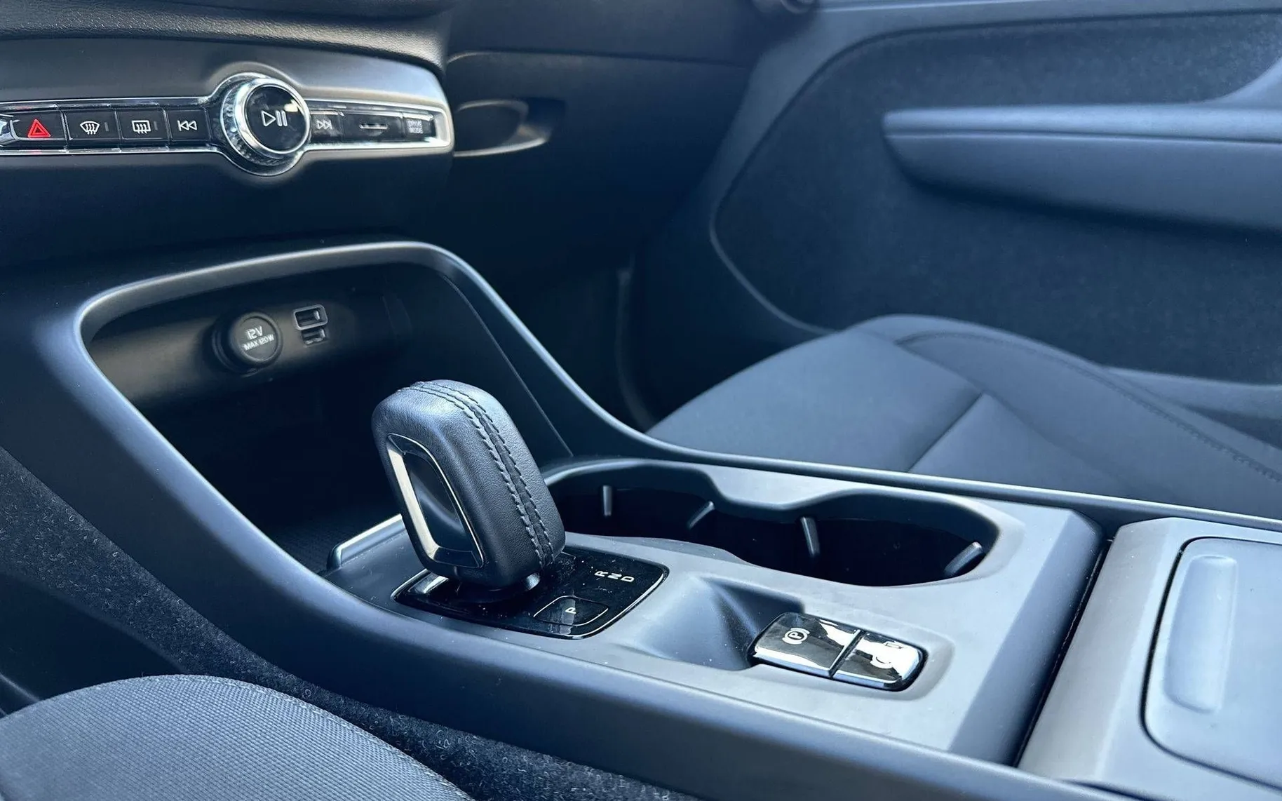 Notranja slika - Volvo XC40 - T3 Momentum Pro Avt. - 20