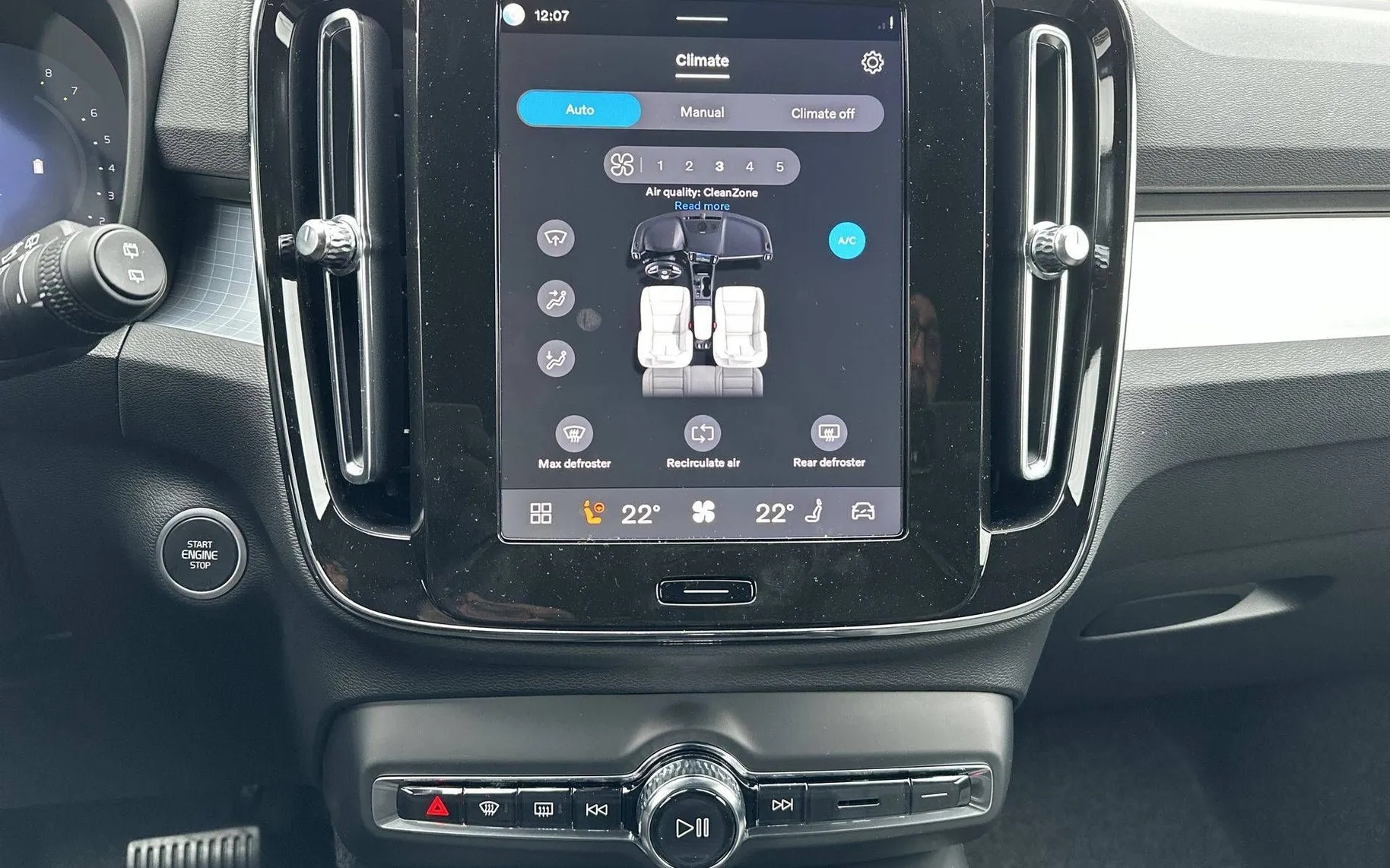 Notranja slika - Volvo XC40 - B3 P Core AT DCT... - 18