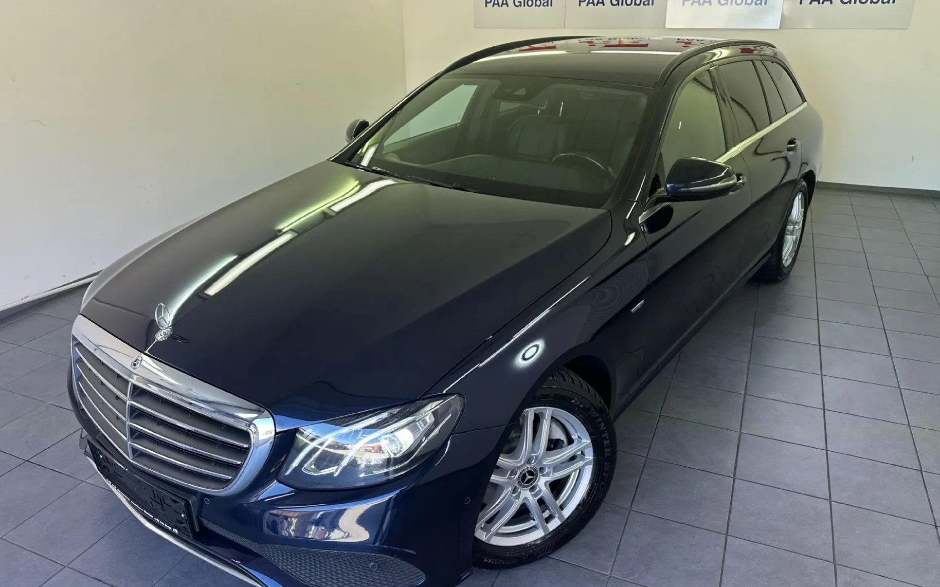 Zunanja slika - Mercedes-Benz E-Razred - AMG Line Avt. 220 AMG 4Matic.NEMŠKI.KAMERA.DIZEL - 1