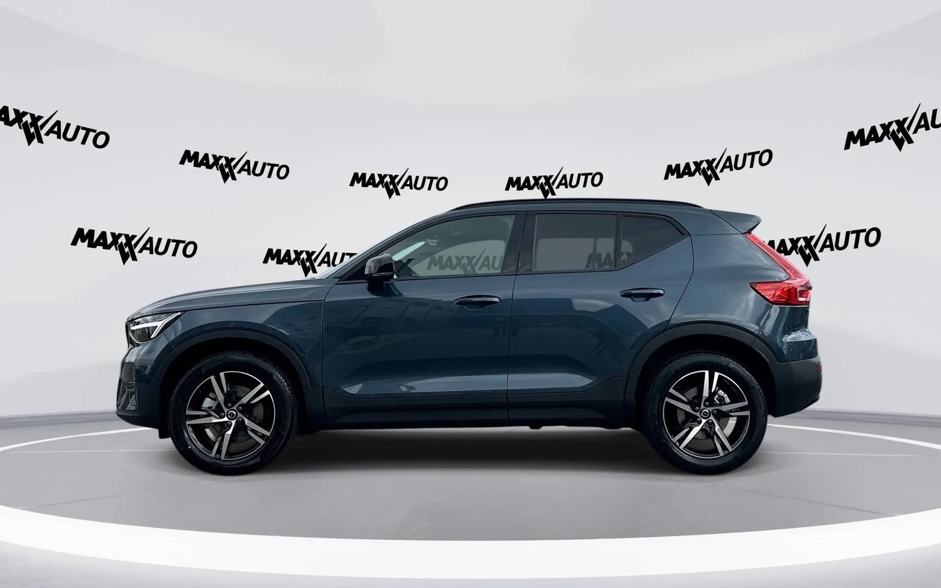 Notranja slika - Volvo XC40 - B3 P Plus Dark Avt. - 8