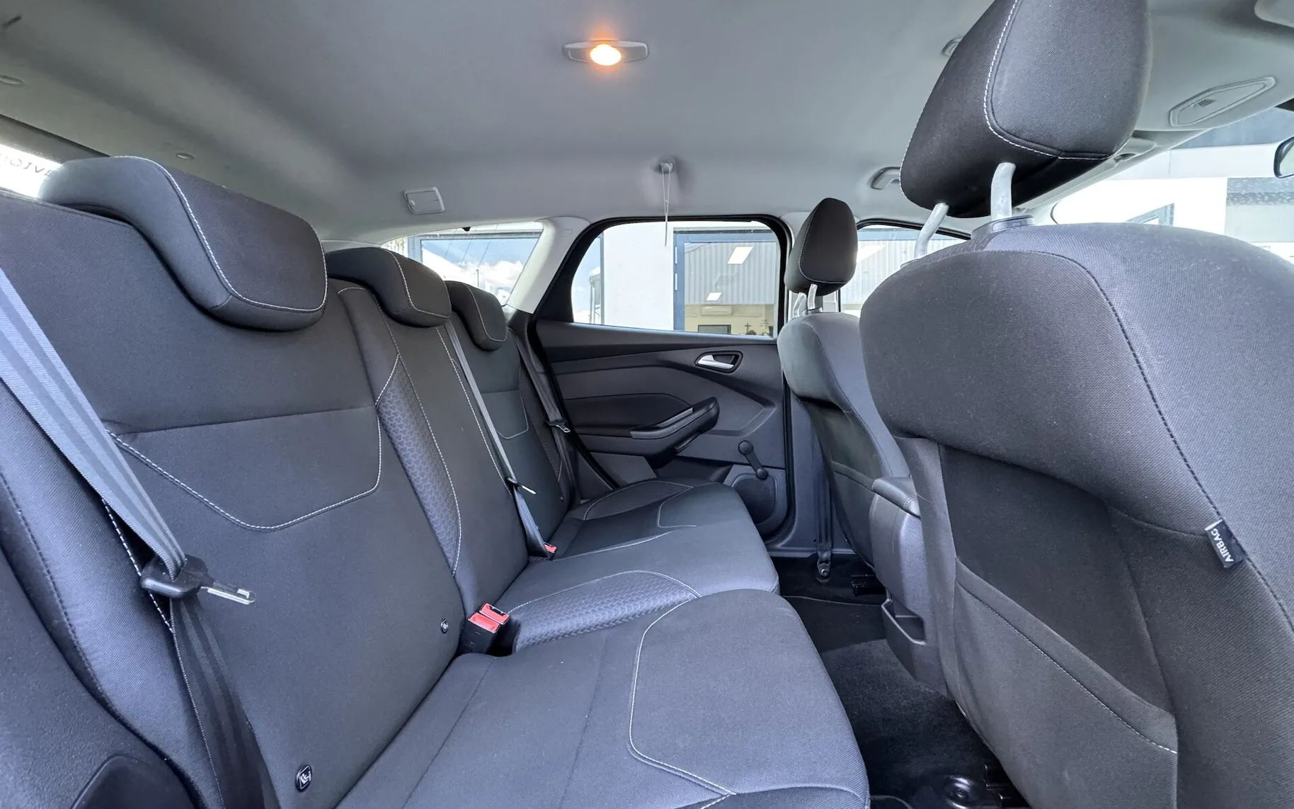 Zunanja slika - Ford Focus - Karavan 1.0 EcoBoost TREND 125KM NAVI ZIMSKI PAKET - 11