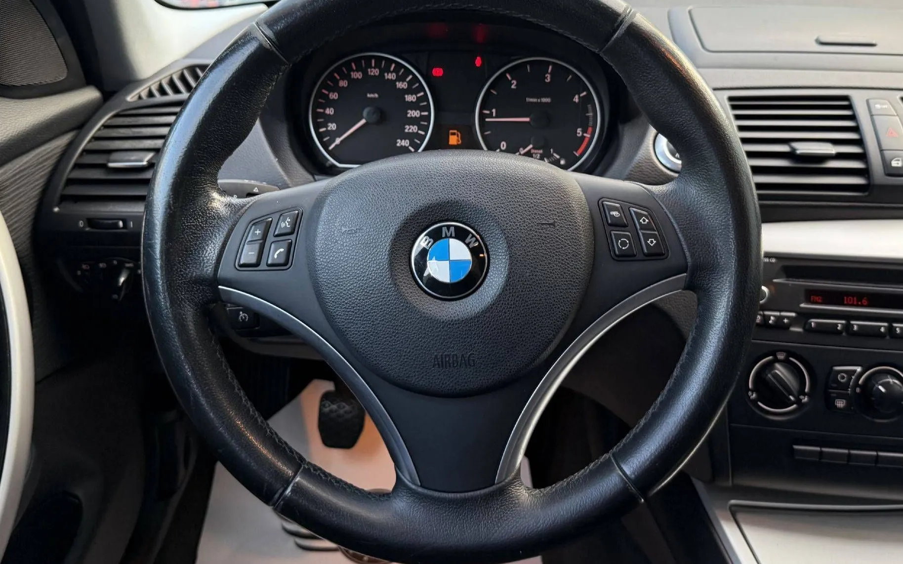 Zunanja slika - BMW Serija 1 - : 116d-PARK SENZ ZADAJ-TEMP-LEPO OHRANJEN... - 12