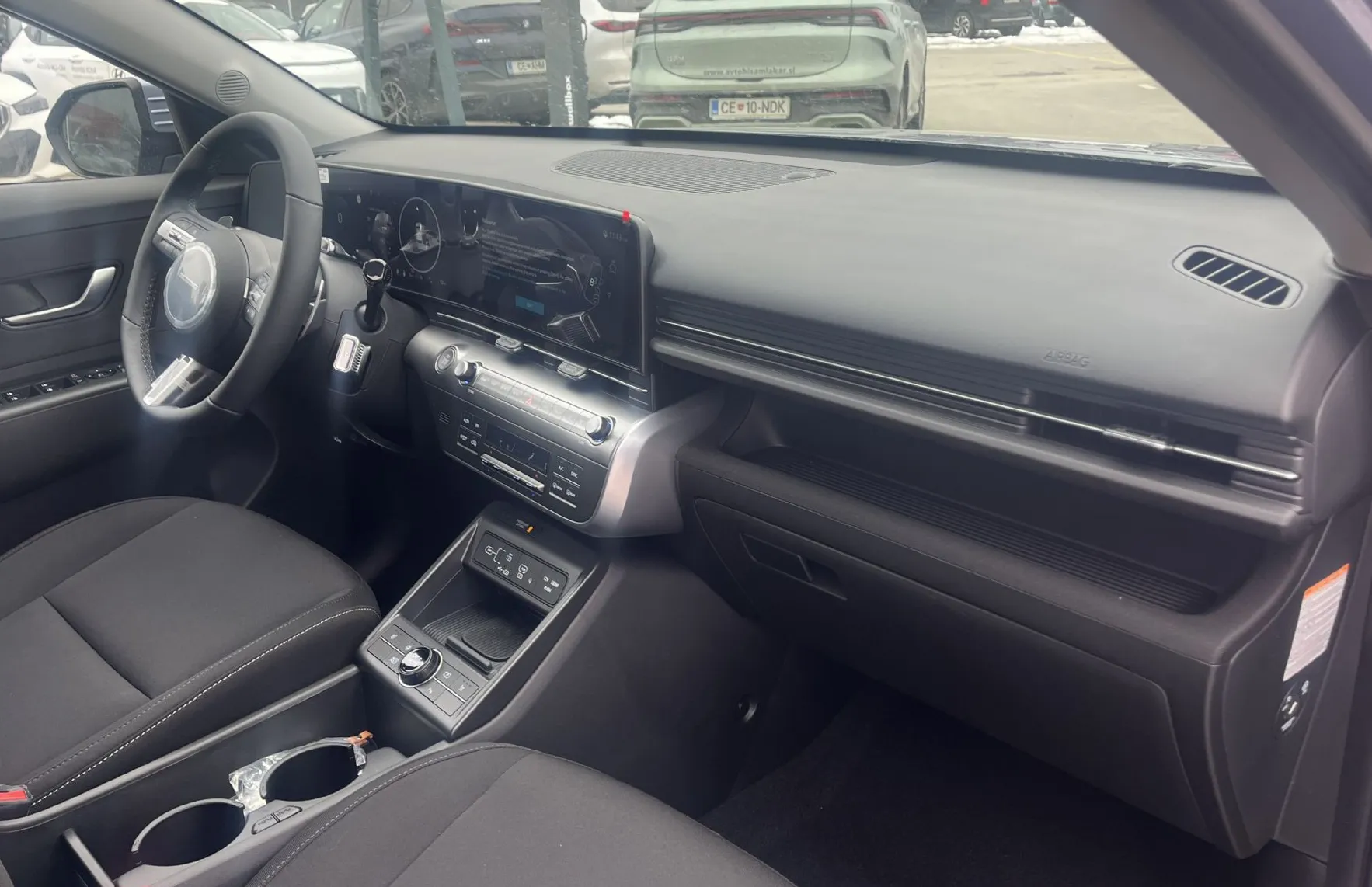 Zunanja slika - Hyundai Kona - Electric 48.6 kWh 99kW PREMIUM+ WINTER - 10