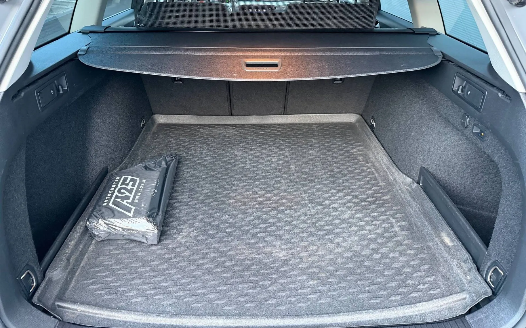 Notranja slika - Volkswagen Passat Alltrack - 4motion 2.0 TDI BMT SCR DSG-Vlečna kljuka-IQ Light - 7