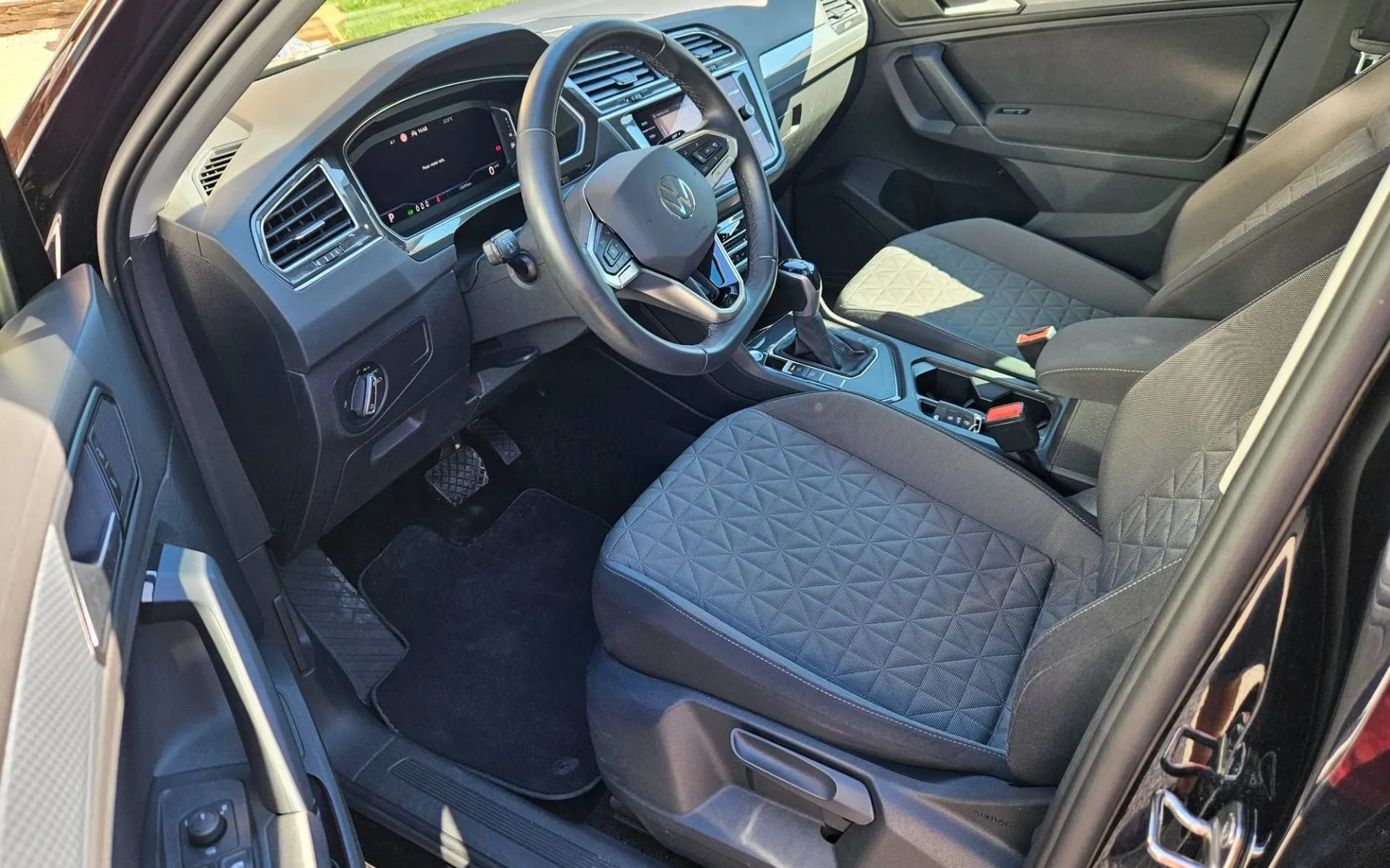 Notranja slika - Volkswagen Tiguan - 2.0 TDI BMT AVT. 1.LASTNIK SLO KAMERA VIRTUAL NA.. - 8