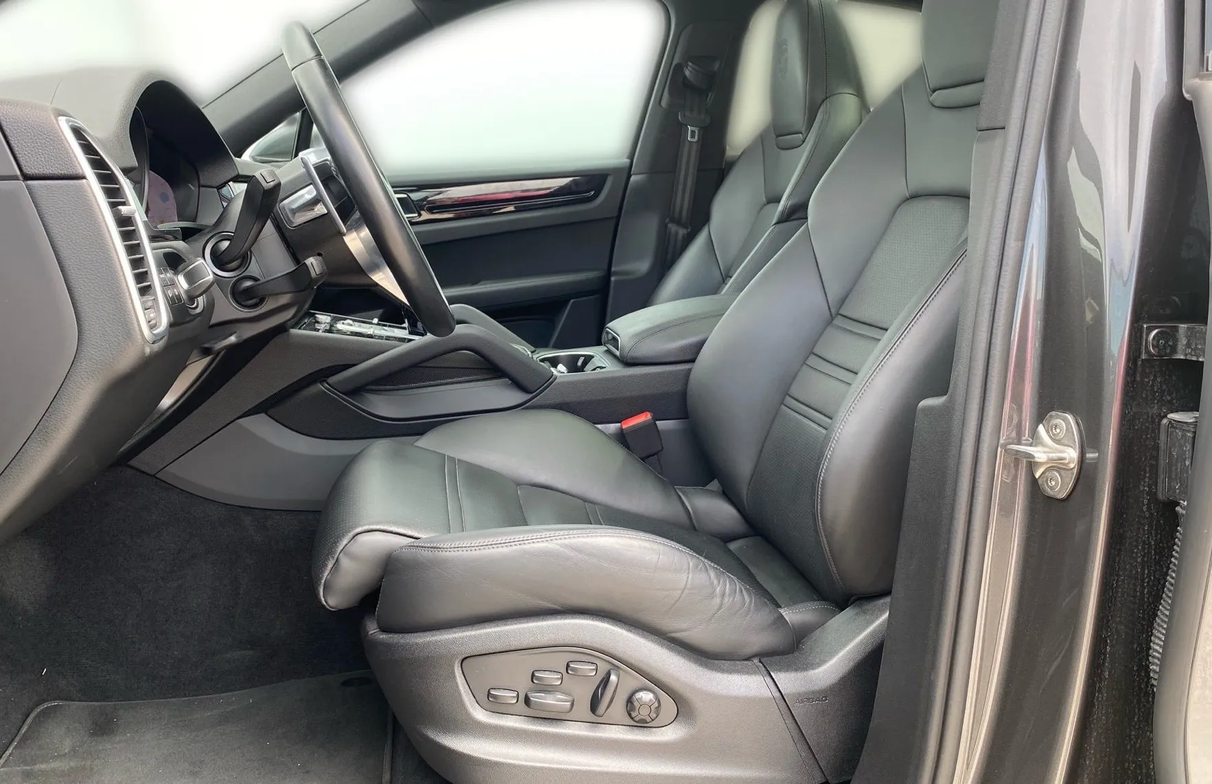 Zunanja slika - Porsche Cayenne - 3.0 V6 PLATINUM EDITION AUTO- 47.500 km- Panorama. - 7