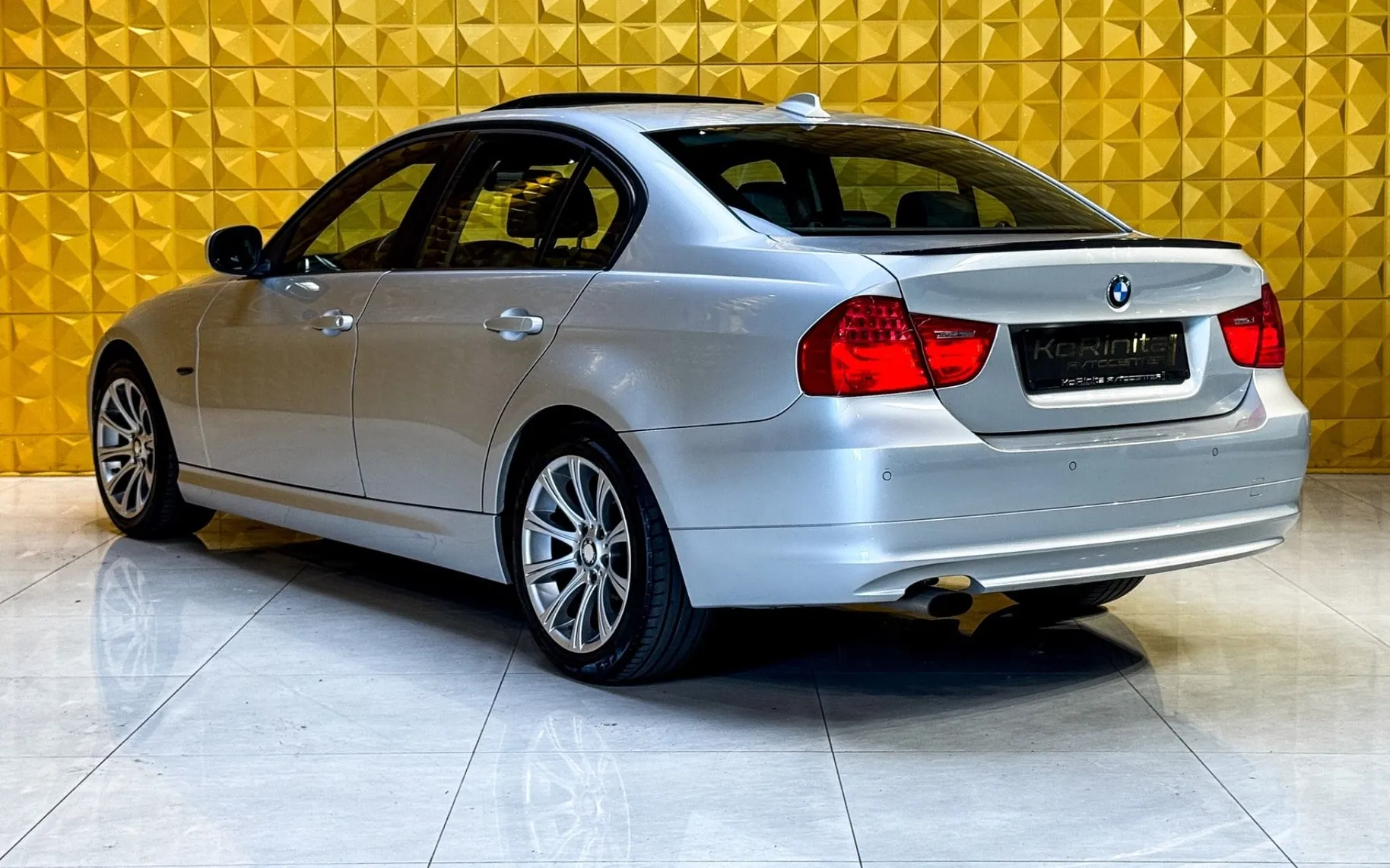 Notranja slika - BMW serija 3: - 318d LCI-STREŠNO OKNO-GRETJE-NAVI-PDC - 8
