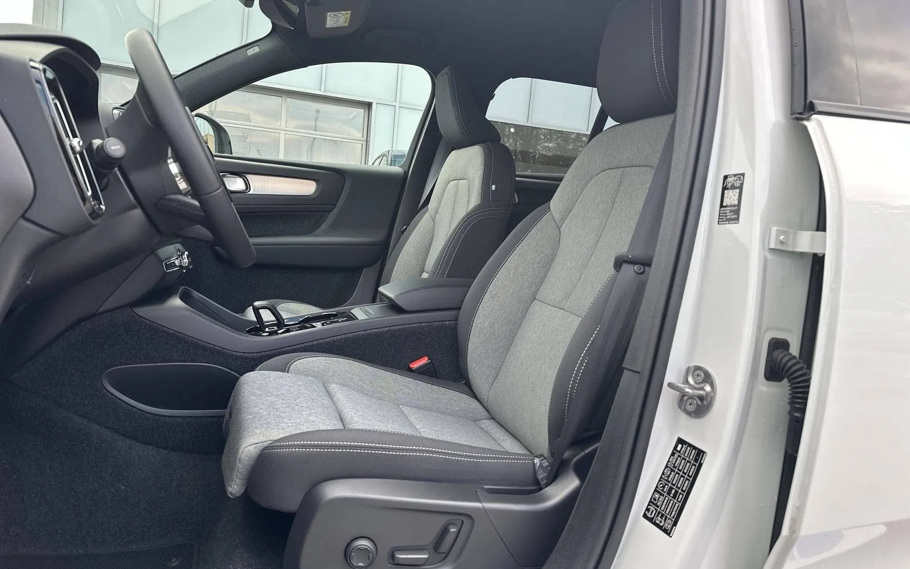 Notranja slika - Volvo XC40 - B3 P Plus Dark Avt. - 10