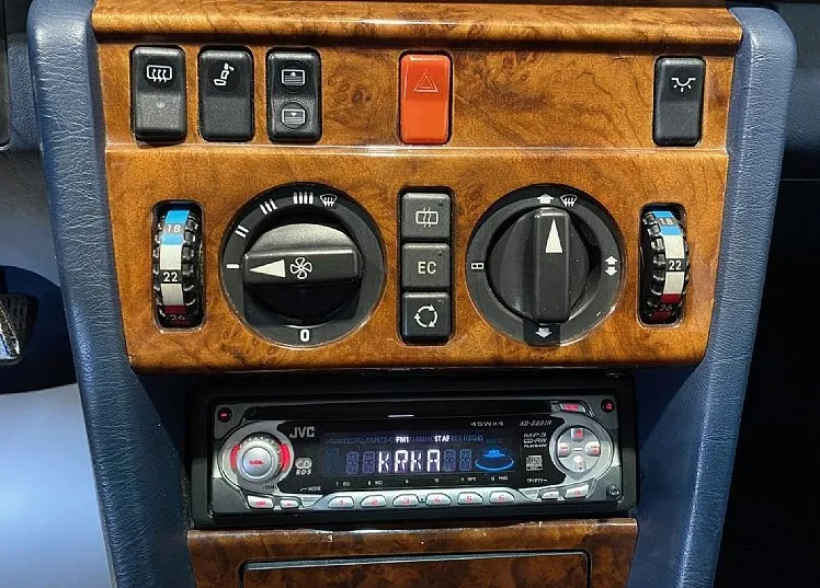 Zunanja slika - Mercedes-Benz E-Razred - 230 BREZ RJE - KLIMATRONIC - ALU - VRHUNSKO STANJE - 12