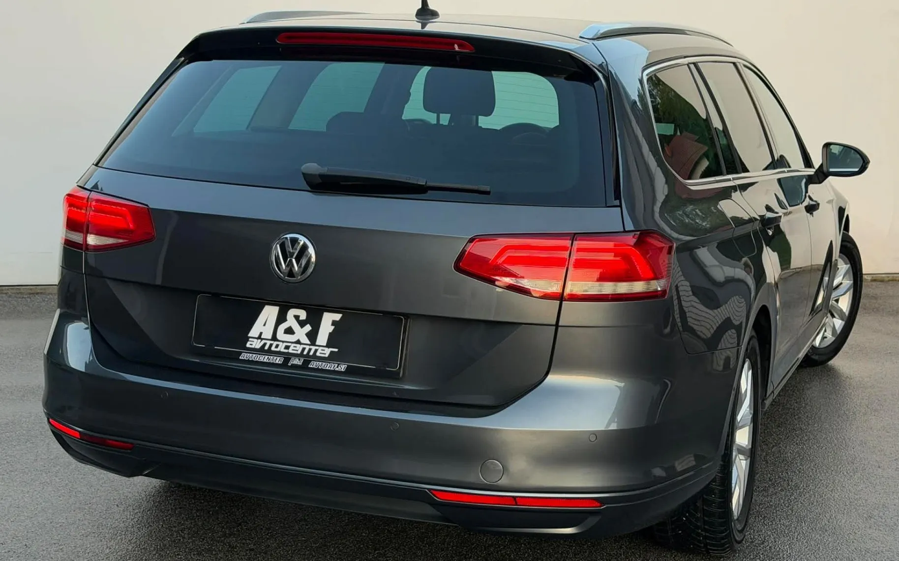 Zunanja slika - VW Passat - Variant 2.0 TDI-DSG-H LINE-NAVI-4X KLIMA-LIZING ZA TUJCE- - 4