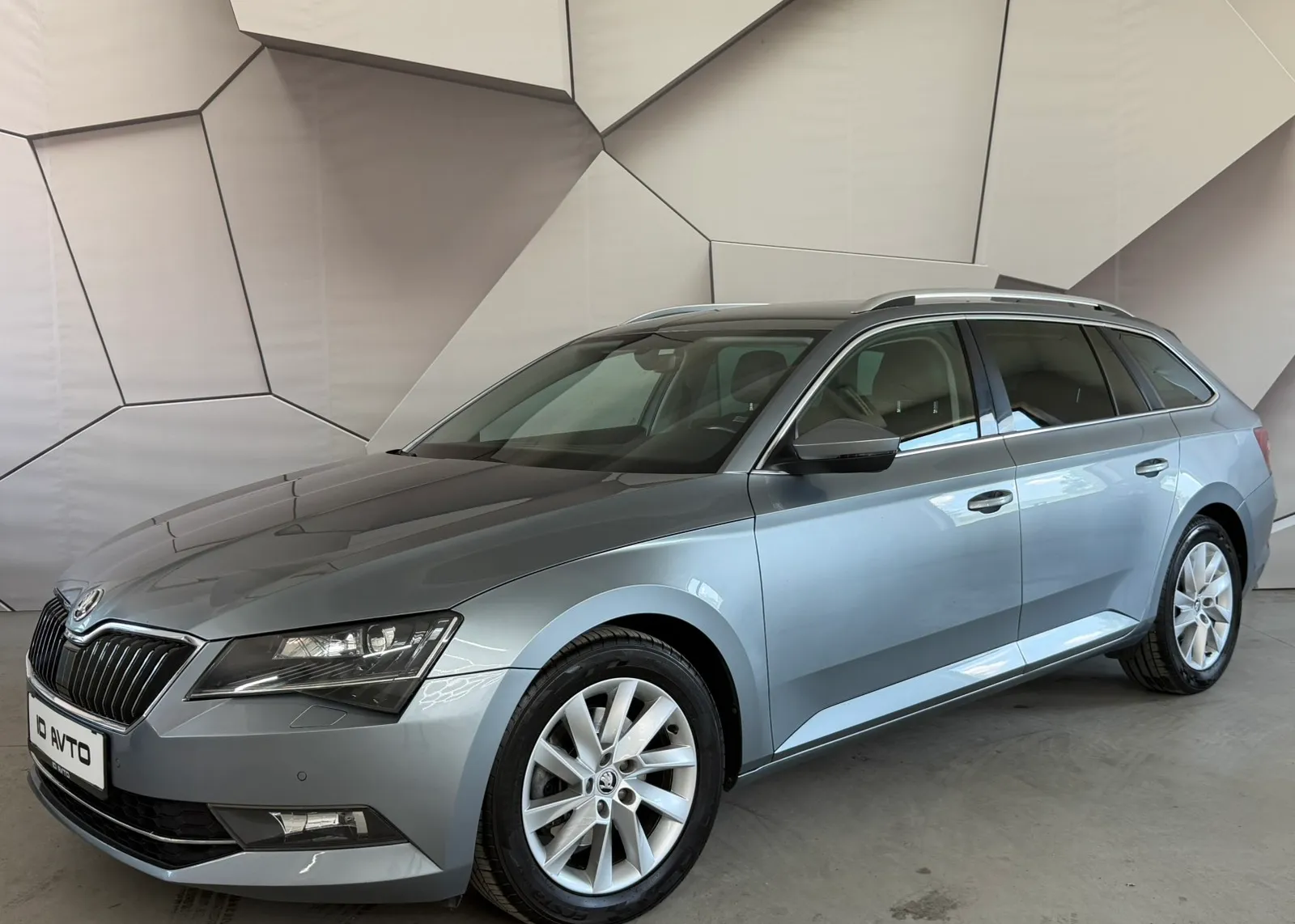 Zunanja slika - Škoda Superb - Combi 2,0 TDI L&K DSG - 2
