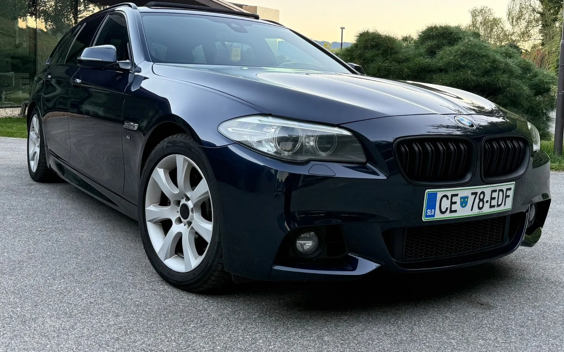 Zunanja slika - BMW serija 5 Touring: - 525D-M PAKET-PANORAMA-ALCANTARA-ODLIČEN - 3