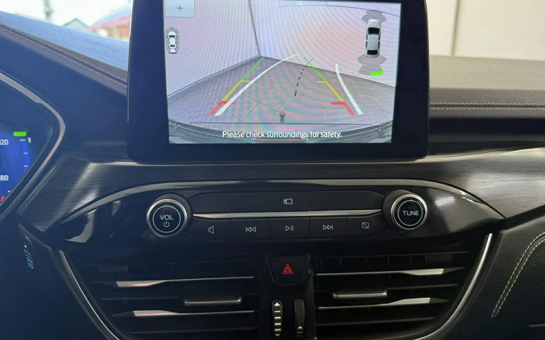Notranja slika - Ford Kuga - 2.5 Vignale.NEMŠKI+4ALU.KAMERA.PANORAMA.KLUKA.LED - 10