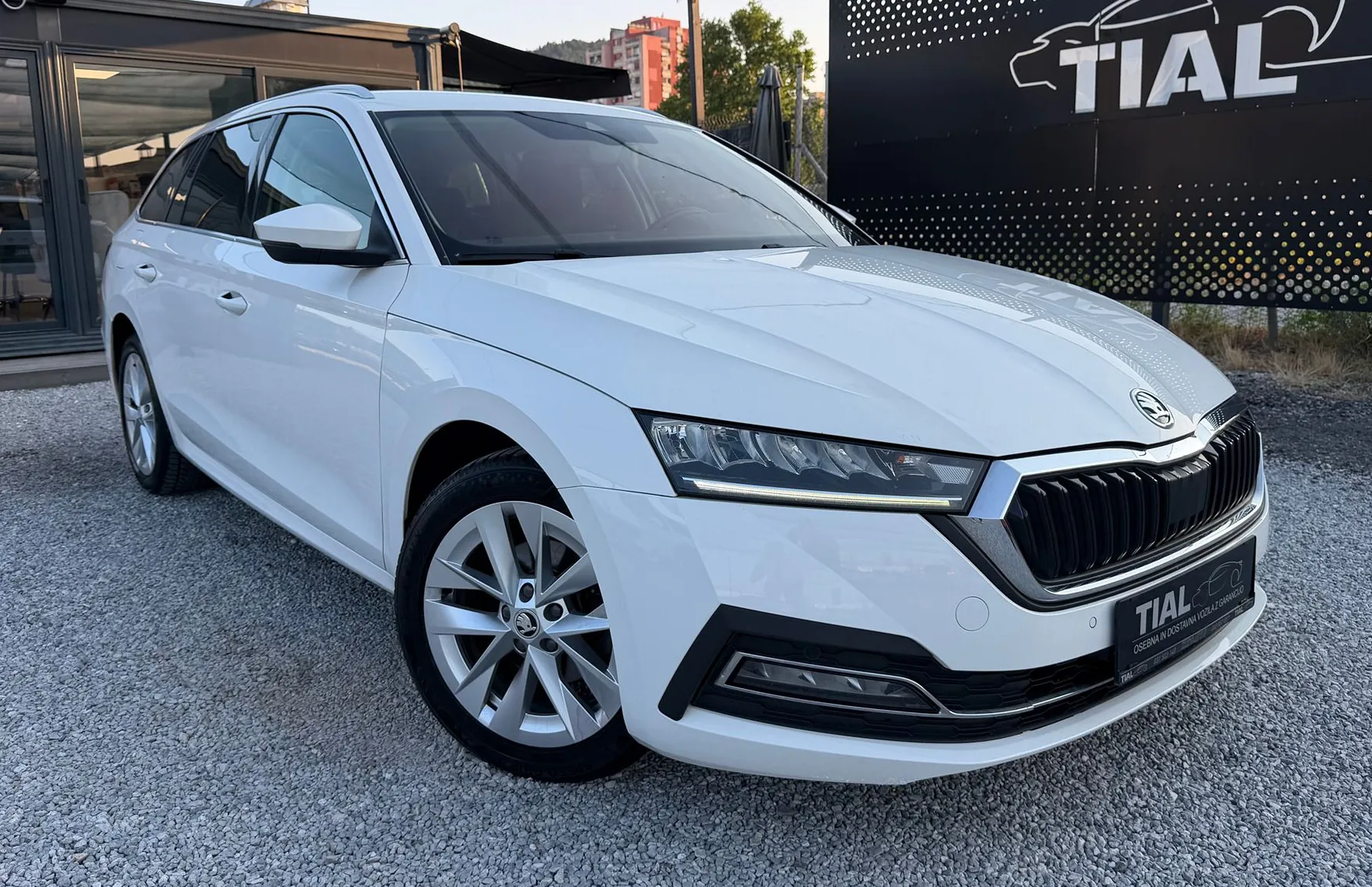 Zunanja slika - Škoda Octavia - 2.0 TDI Style DSG-VIRTUAL-AMBI-ACC-EL.PRTL-ALU - 3