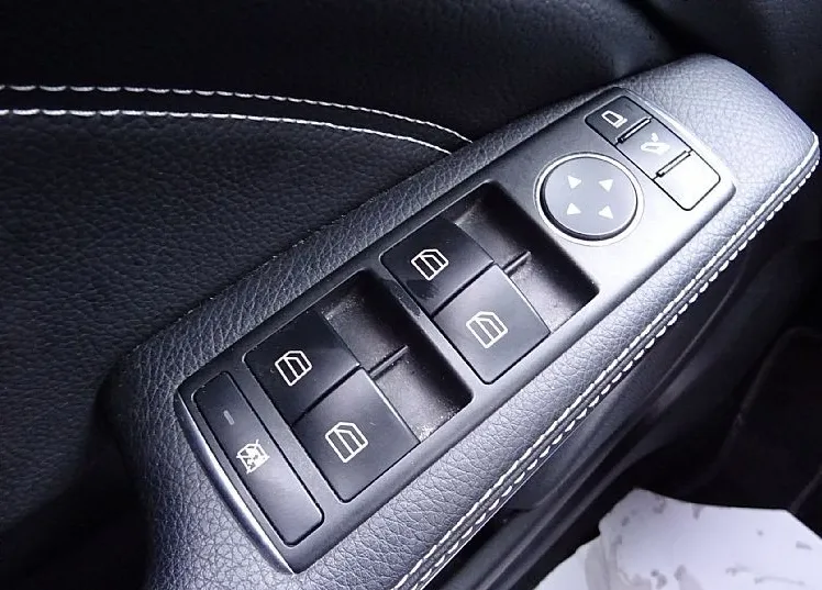 Zunanja slika - Mercedes-Benz GLA-Razred - GLA 180 AVT.-122KM - KOT NOV -NAVI-GRETJE SEDEŽEV - 17