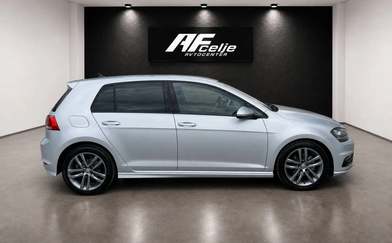 Zunanja slika - Volkswagen Golf - 1.6 TDI-R LINE-XENON+LED-LIZING ZA TUJCE-TEMPOMA - 4