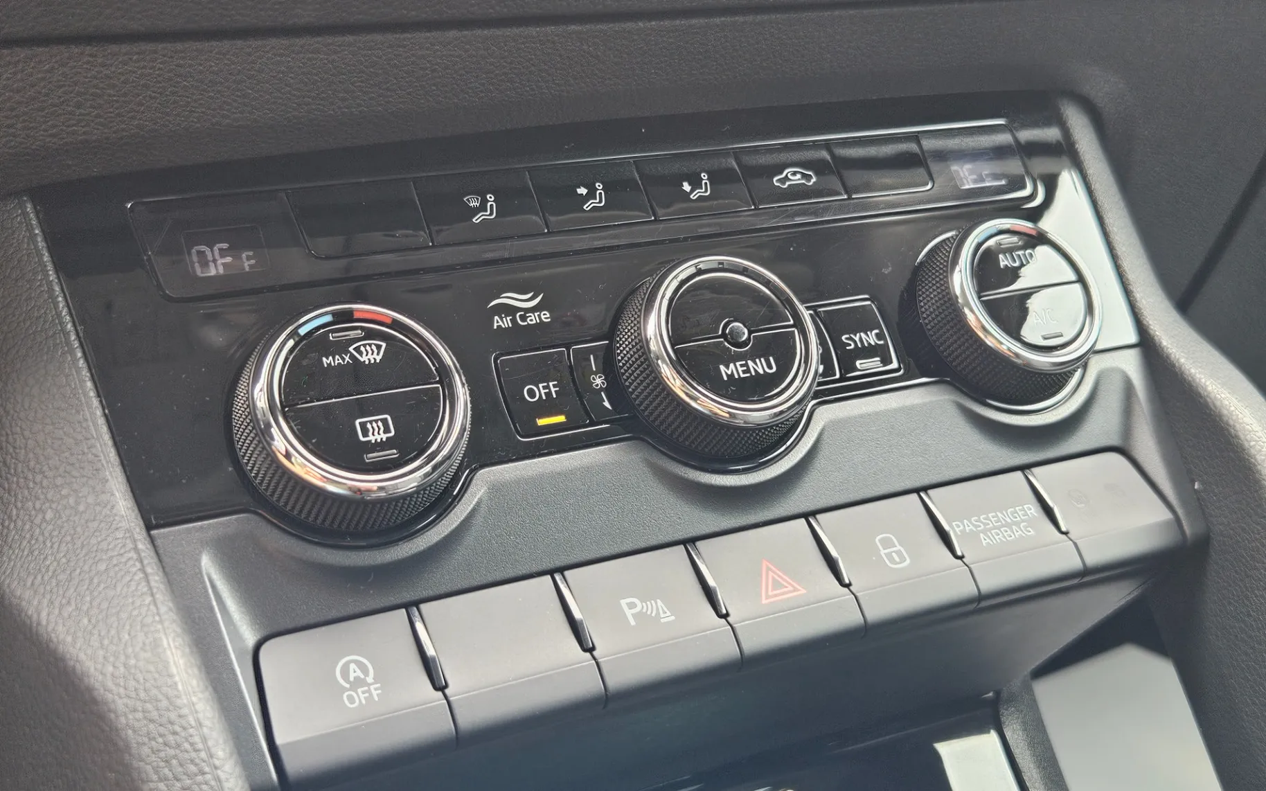 Zunanja slika - Škoda Karoq - 1.5 TSIClever DSG, KAMERA,NOVE GUME - 15