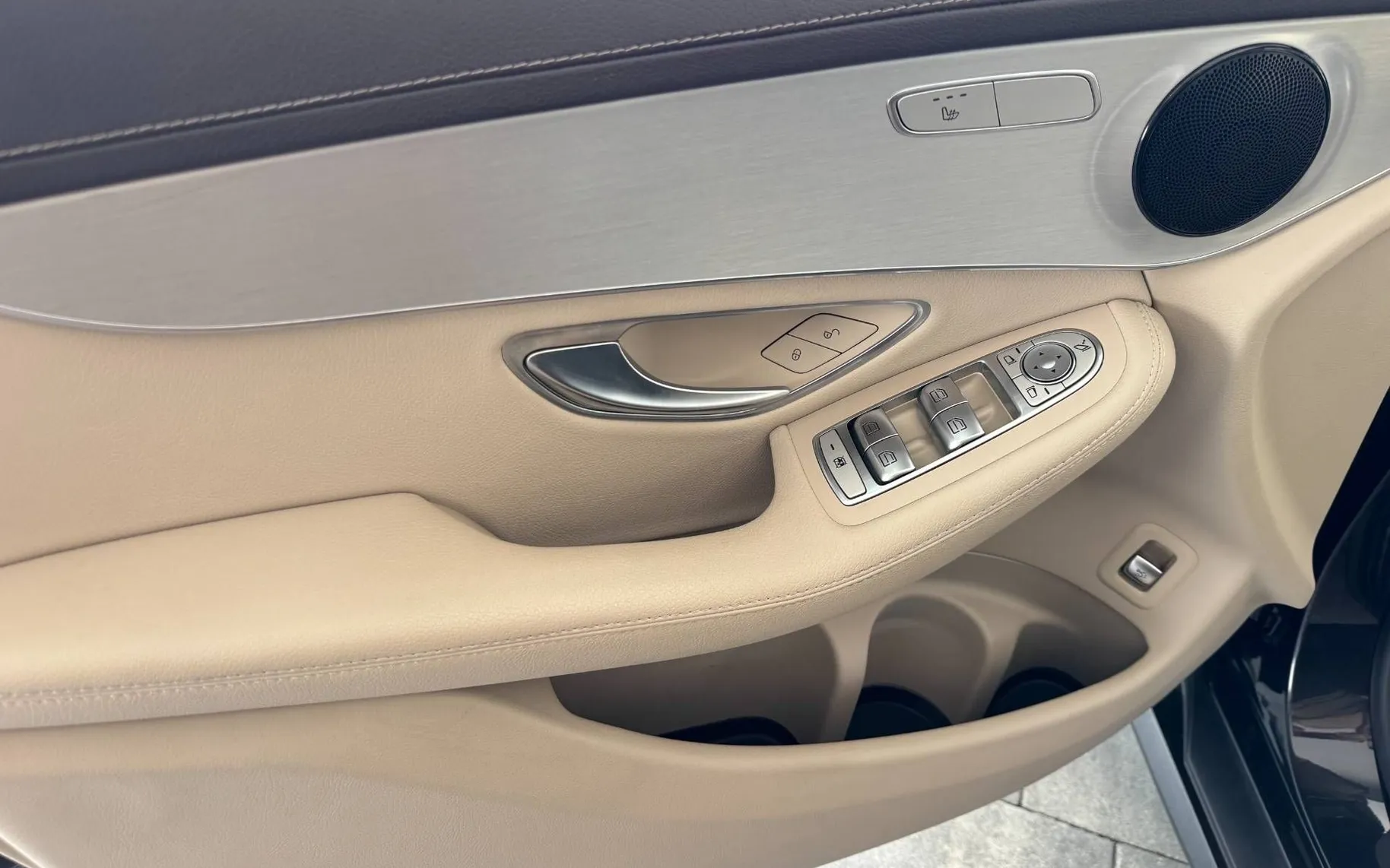 Notranja slika - Mercedes-Benz GLC-Razred - GLC 200 d  Avt.-LED ŽAROMETI-KAMERA-NAVI-PDC-... - 10