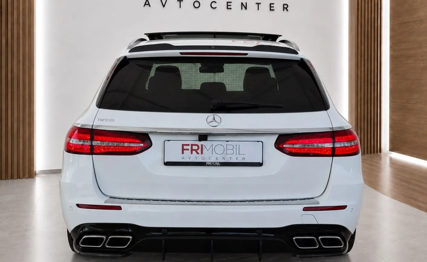 Zunanja slika - Mercedes-Benz E-Razred - 220d E63 LOOK•V8 SOUND•PANORAMA•BURMESTER•AMBIENT• - 6