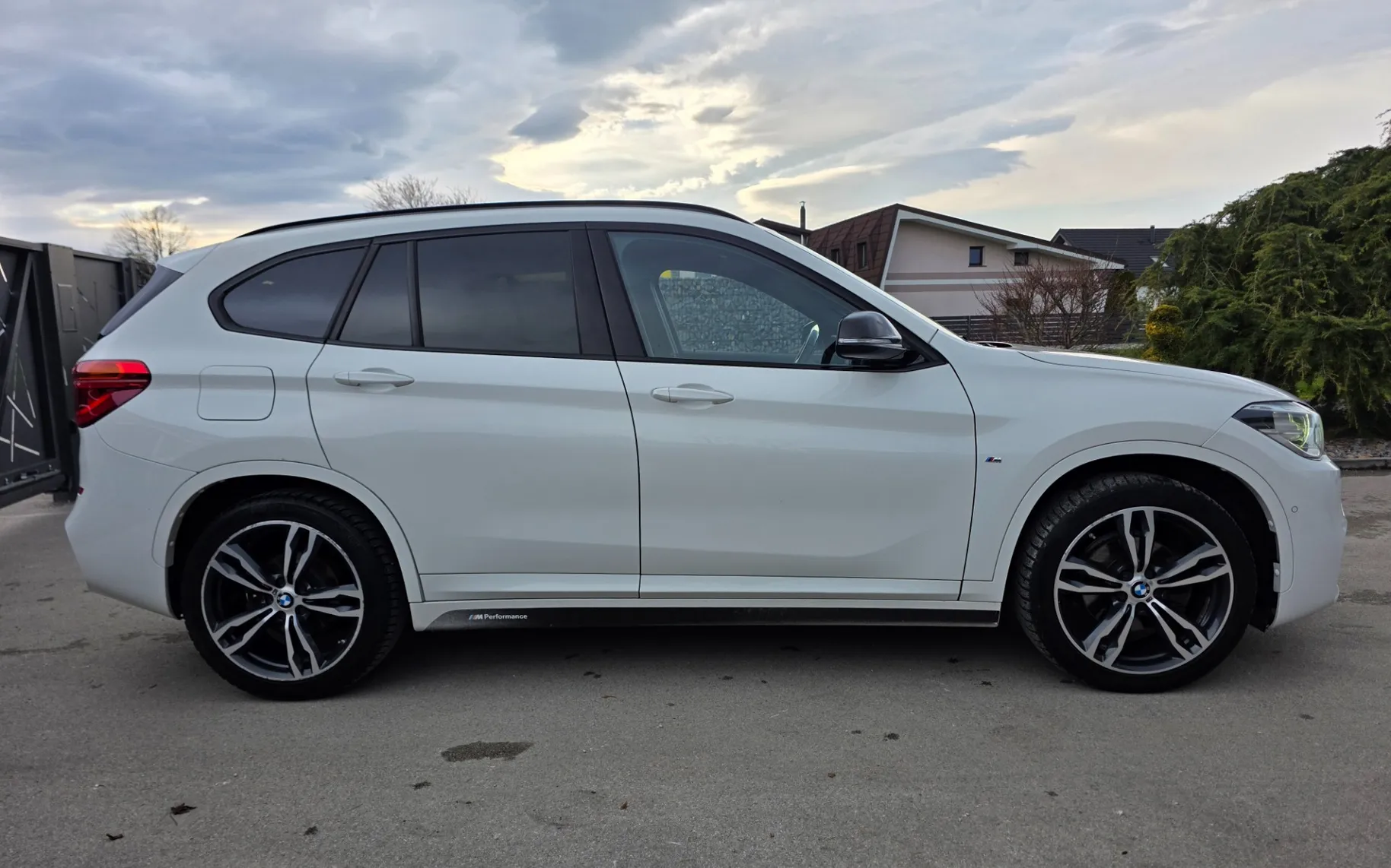 Zunanja slika - BMW X1 - xDrive18d - 5