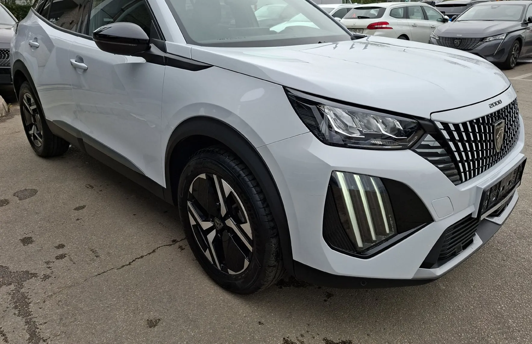 Zunanja slika - Peugeot 2008 - ALLURE 1.2 PURE TECH 130 EAT8 - 5