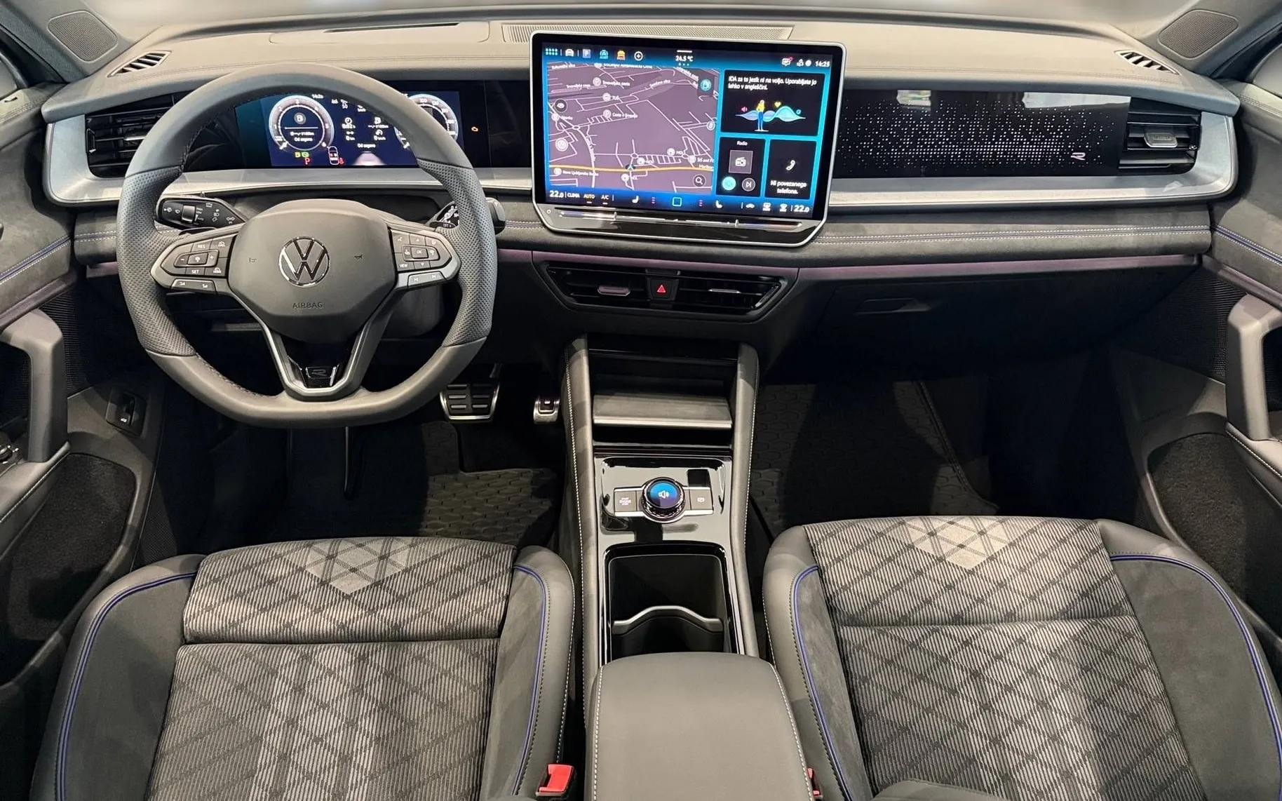 Notranja slika - Volkswagen Tayron - 4motion 2.0 TDI BMT 4Joy DSG - 10