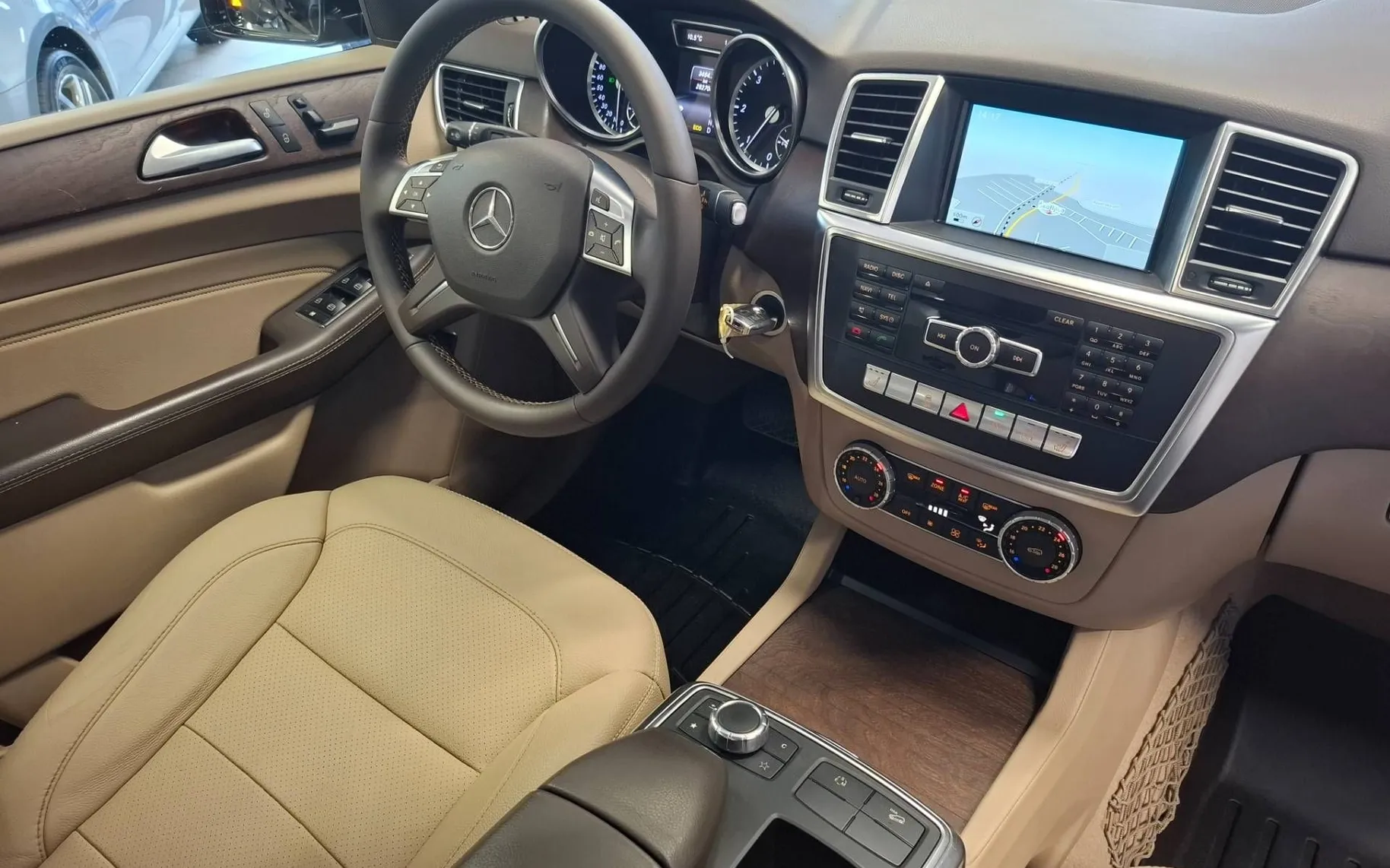 Notranja slika - Mercedes-Benz ML-Razred - ML 250 BlueTEC 4MATIC ACC-STR.OKNO-NAVI-XENON-AL - 10