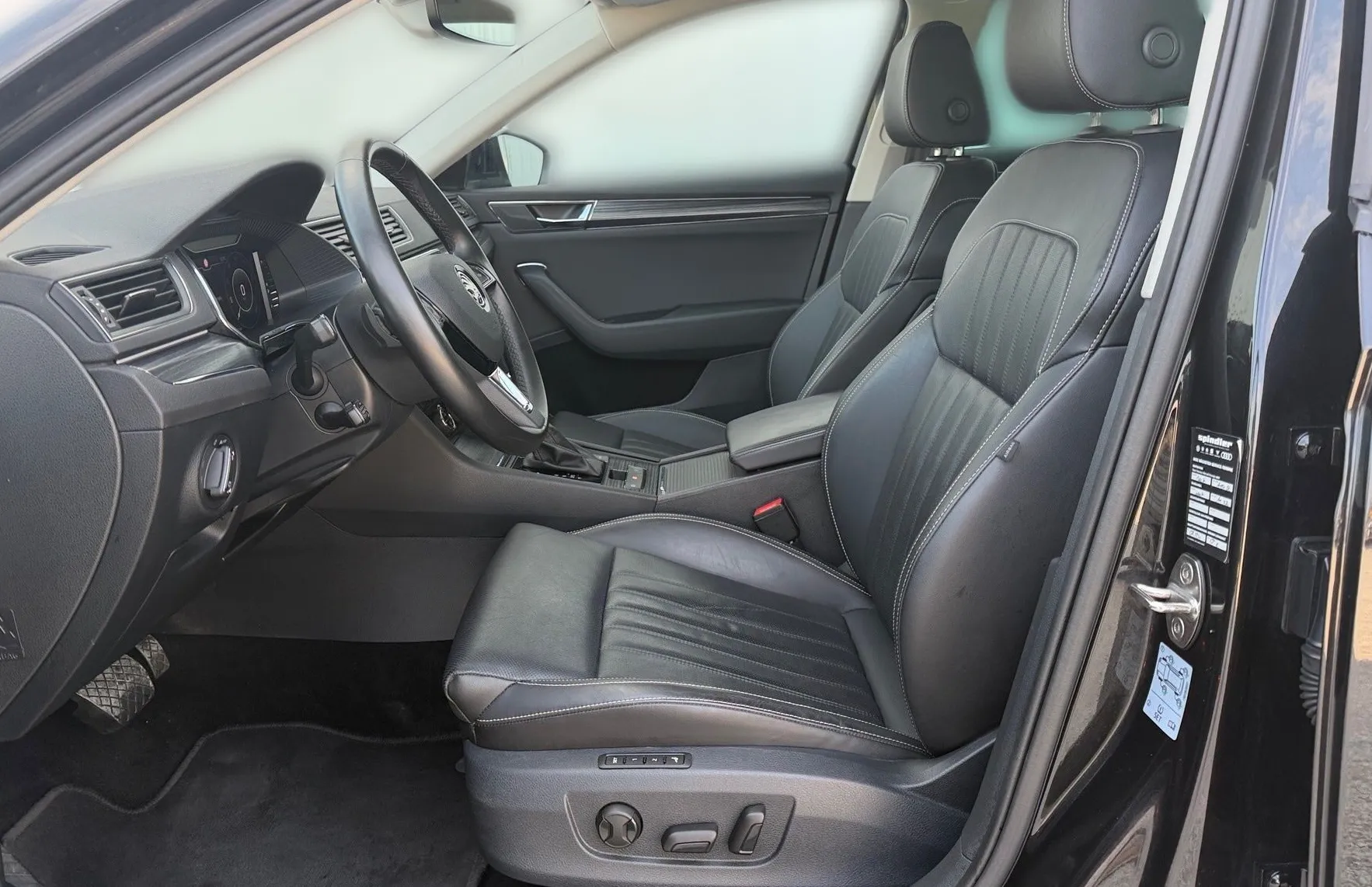 Zunanja slika - Škoda Superb - 2.0 TDI Style Combi DSG ... - 7