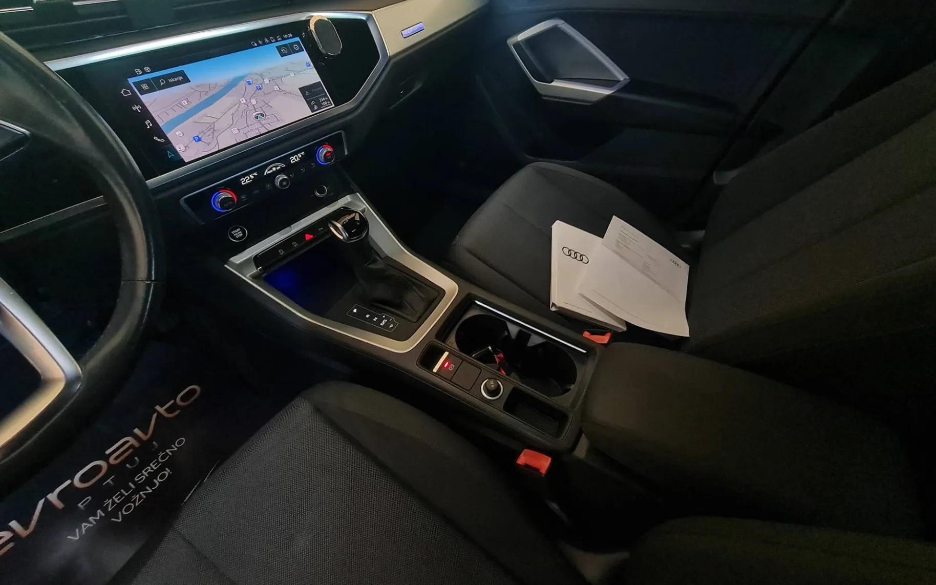 Notranja slika - Audi Q3 - quattro 40 TDI S line•Radarski tempomat•Matrix - 11