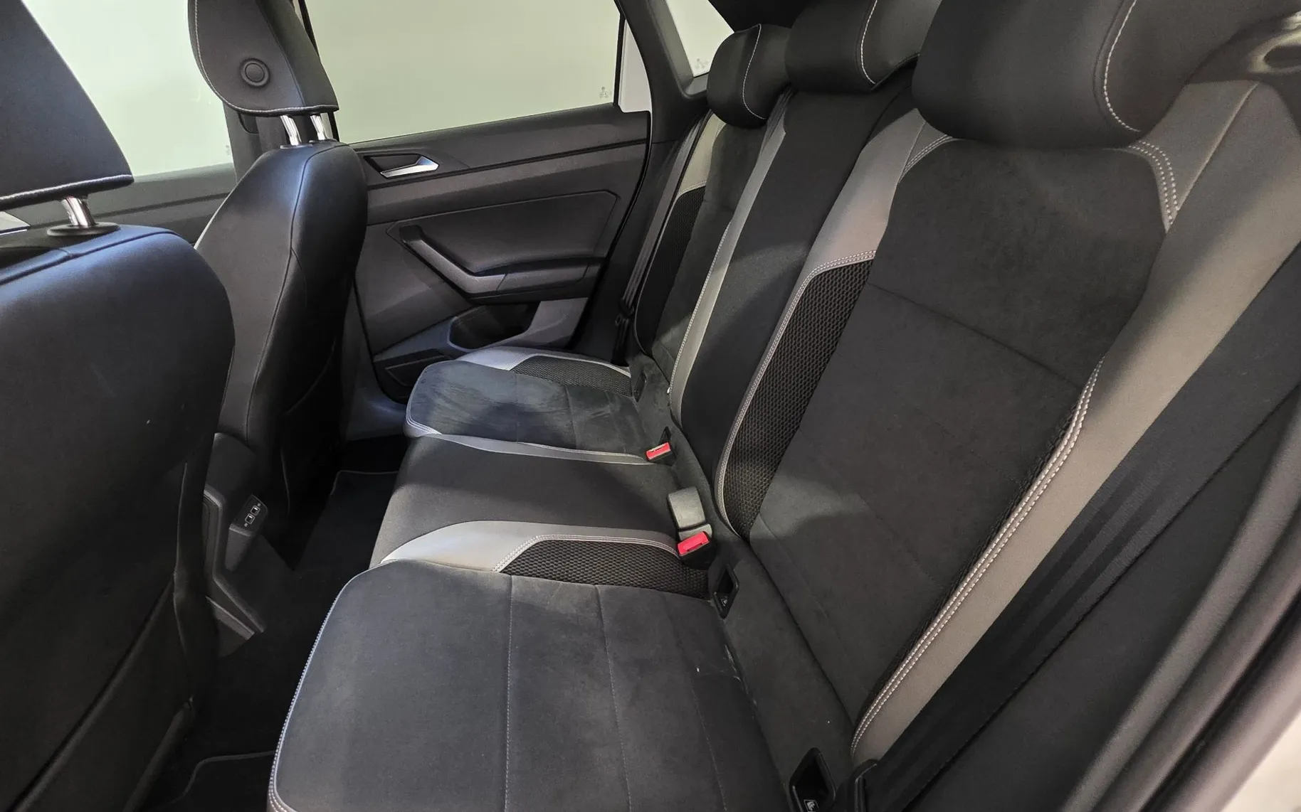 Zunanja slika - Volkswagen Polo - 2.0GTI DSG LED NAVI PDC ALKANTARA 2xKLIMA - 15
